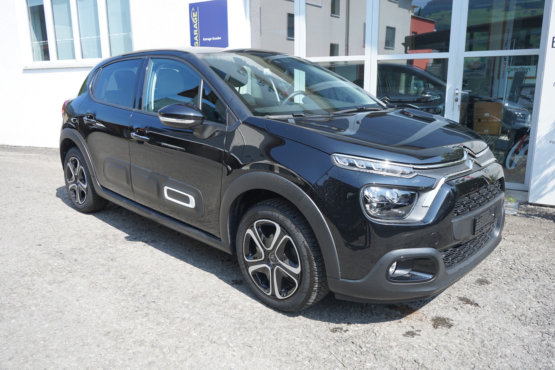 CITROEN C3 1.2i PureTech Swiss Edition EAT6-image-1