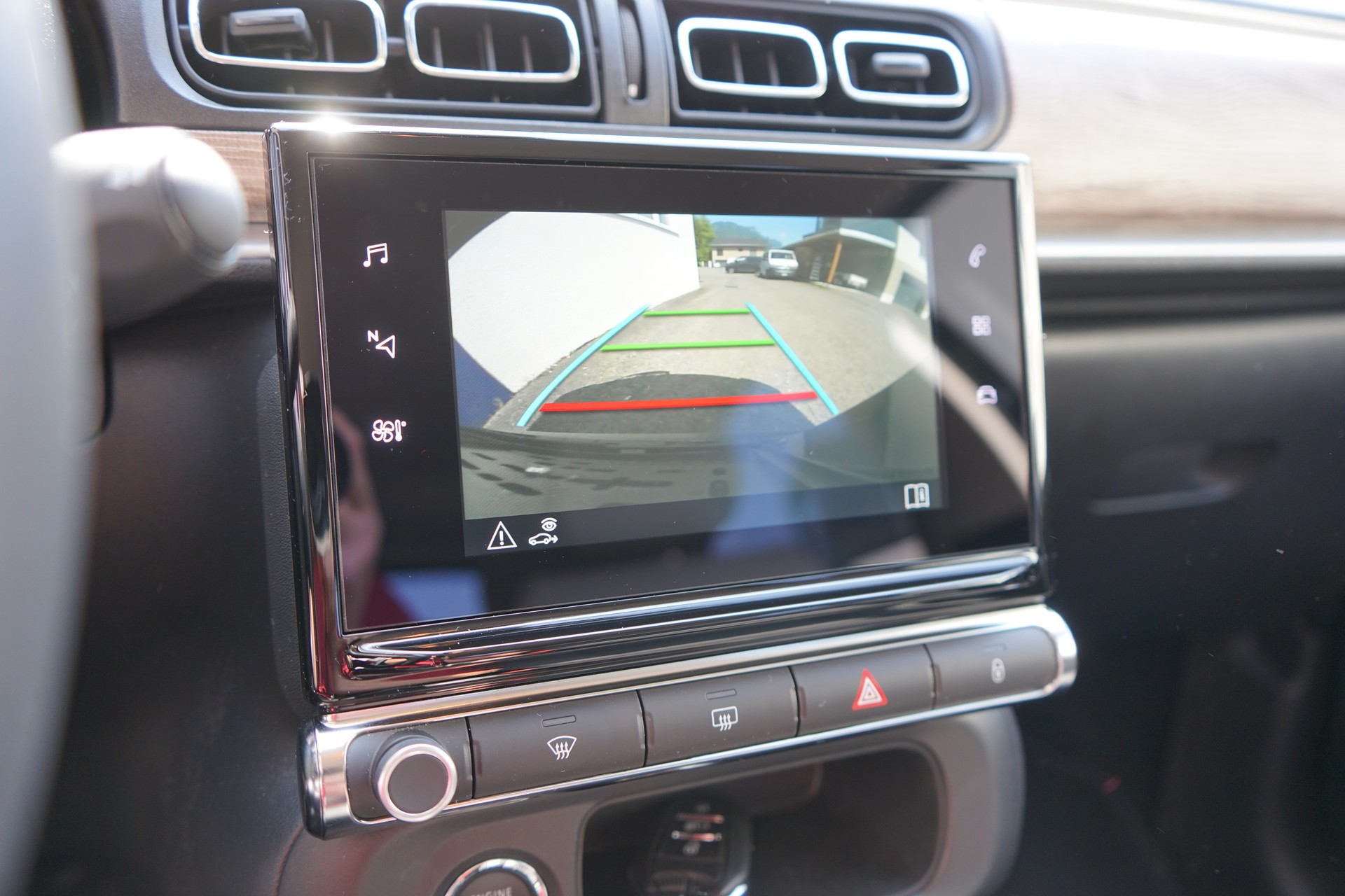 CITROEN C3 1.2i PureTech Swiss Edition EAT6-image-5