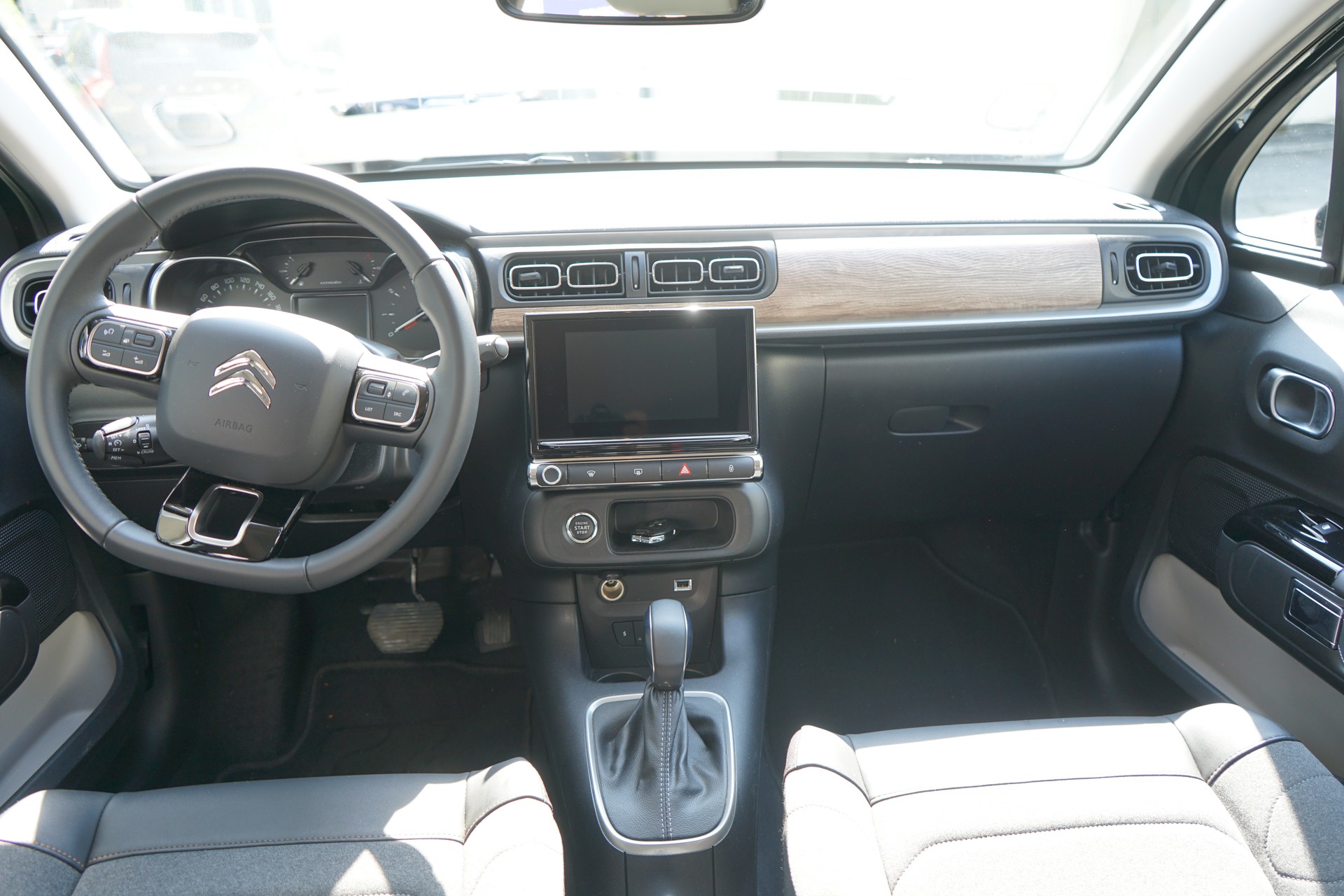 CITROEN C3 1.2i PureTech Swiss Edition EAT6-image-3
