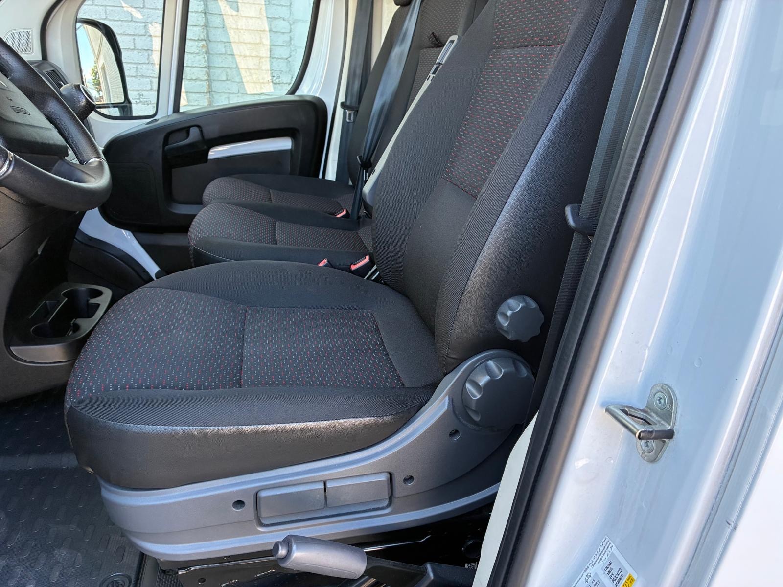 CITROEN Jumper 35 2.2 BlueHDi 140 L3H2-image-12