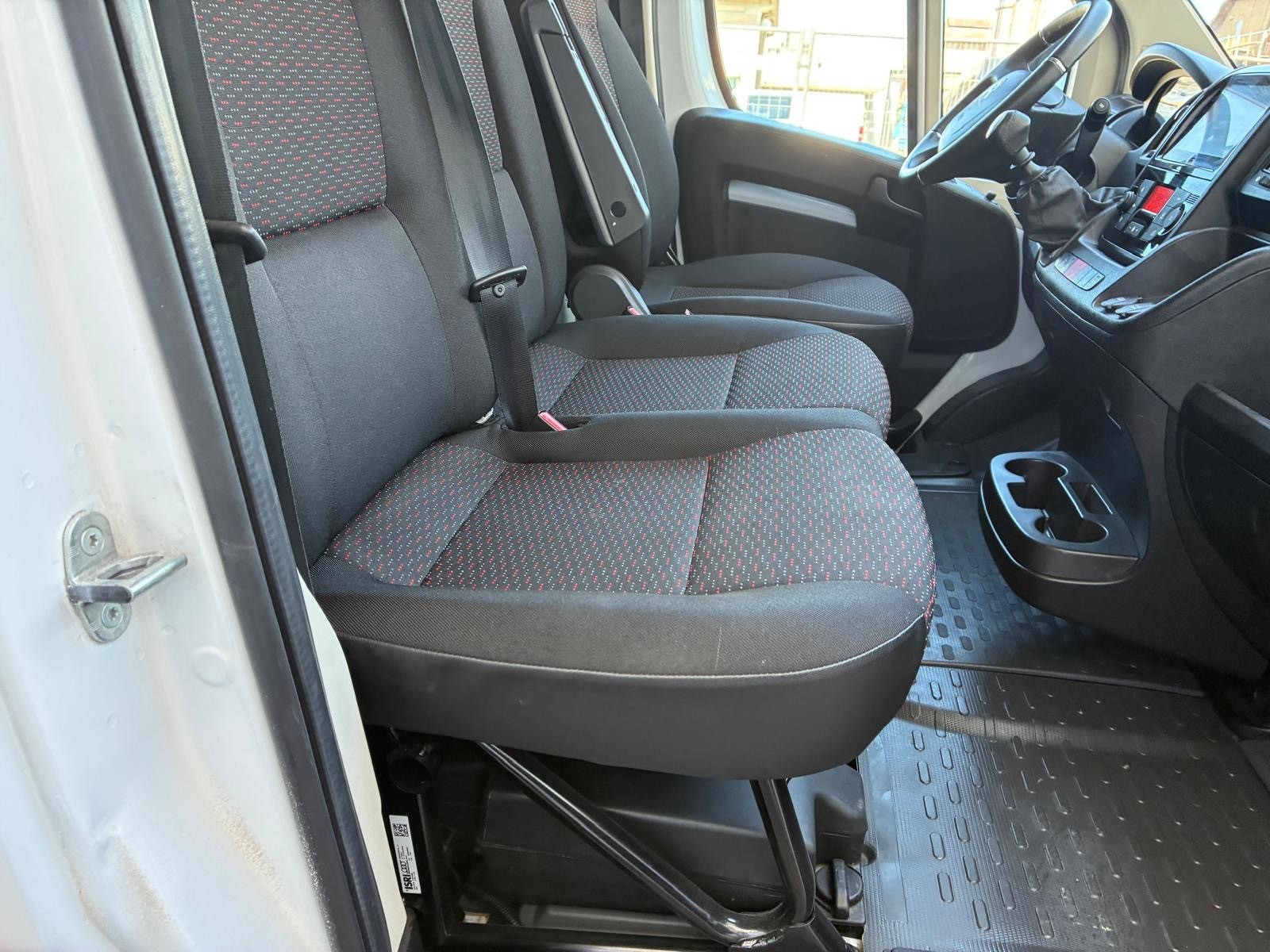 CITROEN Jumper 35 2.2 BlueHDi 140 L3H2-image-3