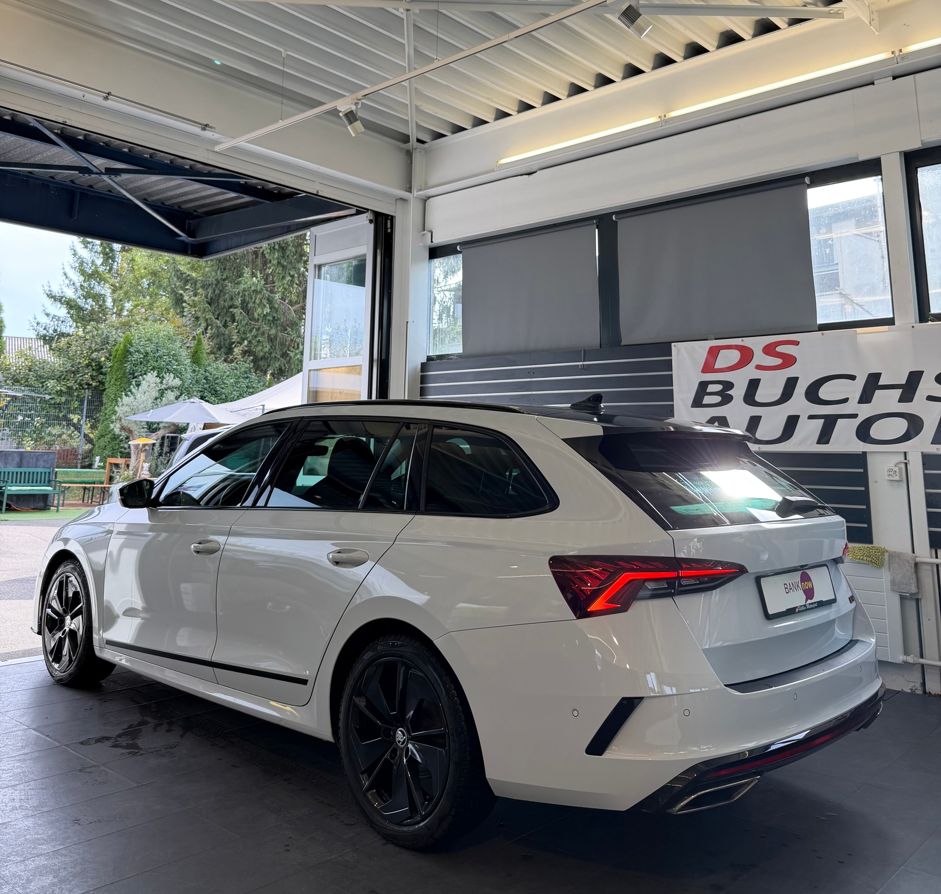 SKODA Octavia Combi 2.0 TDI DSG RS 4x4-image-3