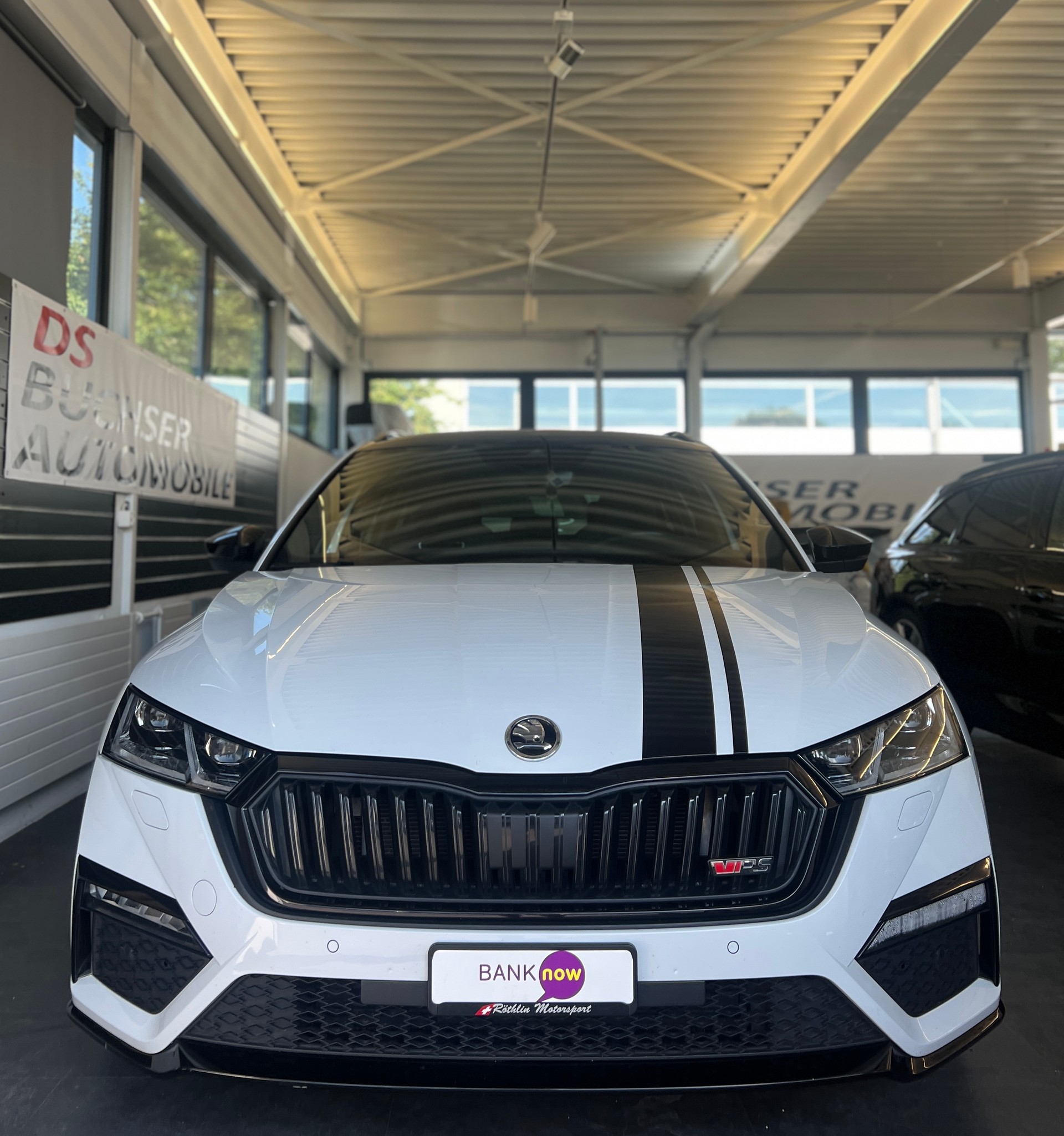 SKODA Octavia Combi 2.0 TDI DSG RS 4x4-image-2