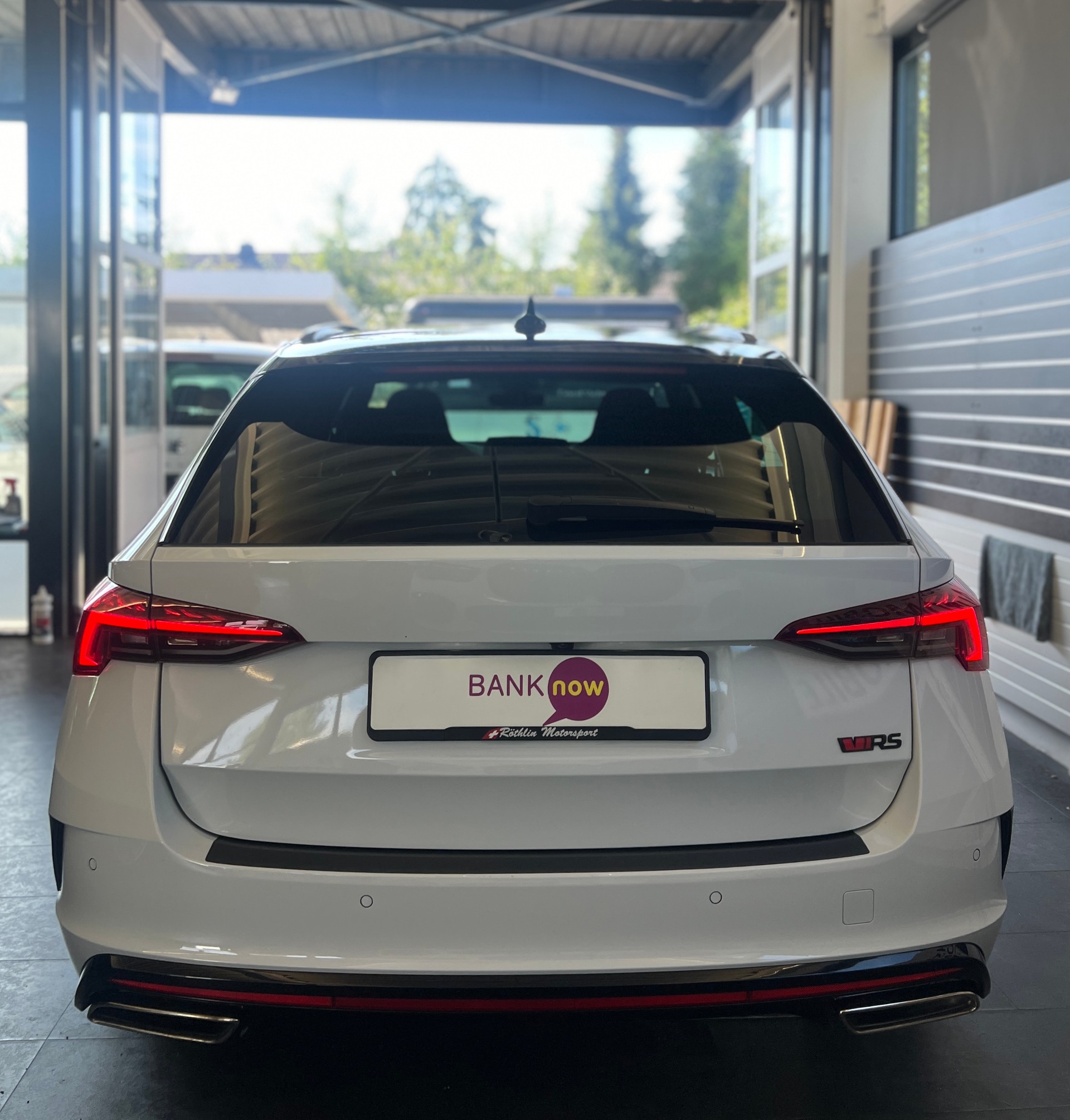 SKODA Octavia Combi 2.0 TDI DSG RS 4x4-image-5