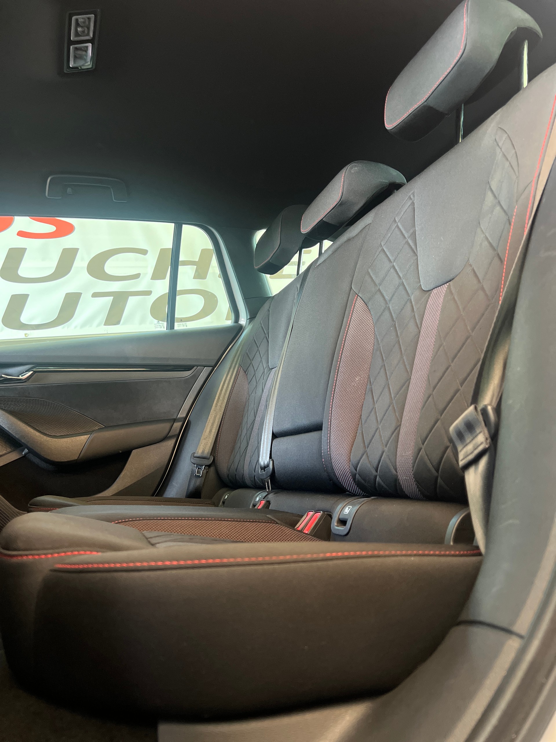 SKODA Octavia Combi 2.0 TDI DSG RS 4x4-image-7