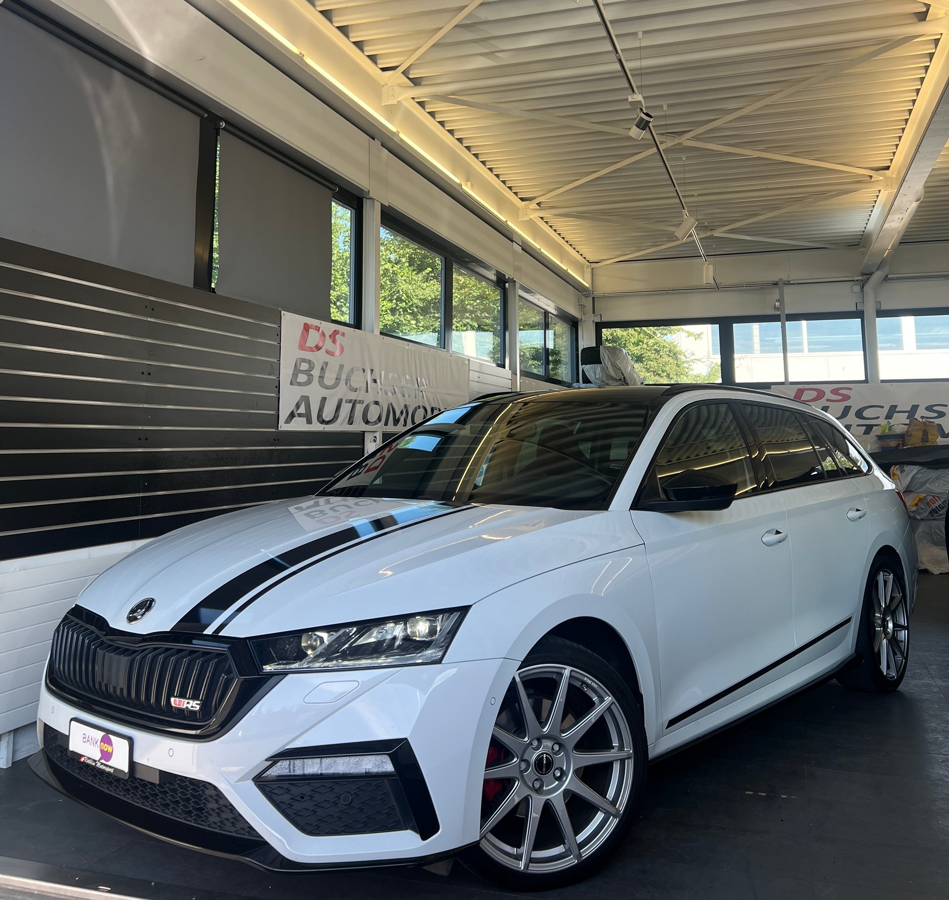 SKODA Octavia Combi 2.0 TDI DSG RS 4x4-image-0