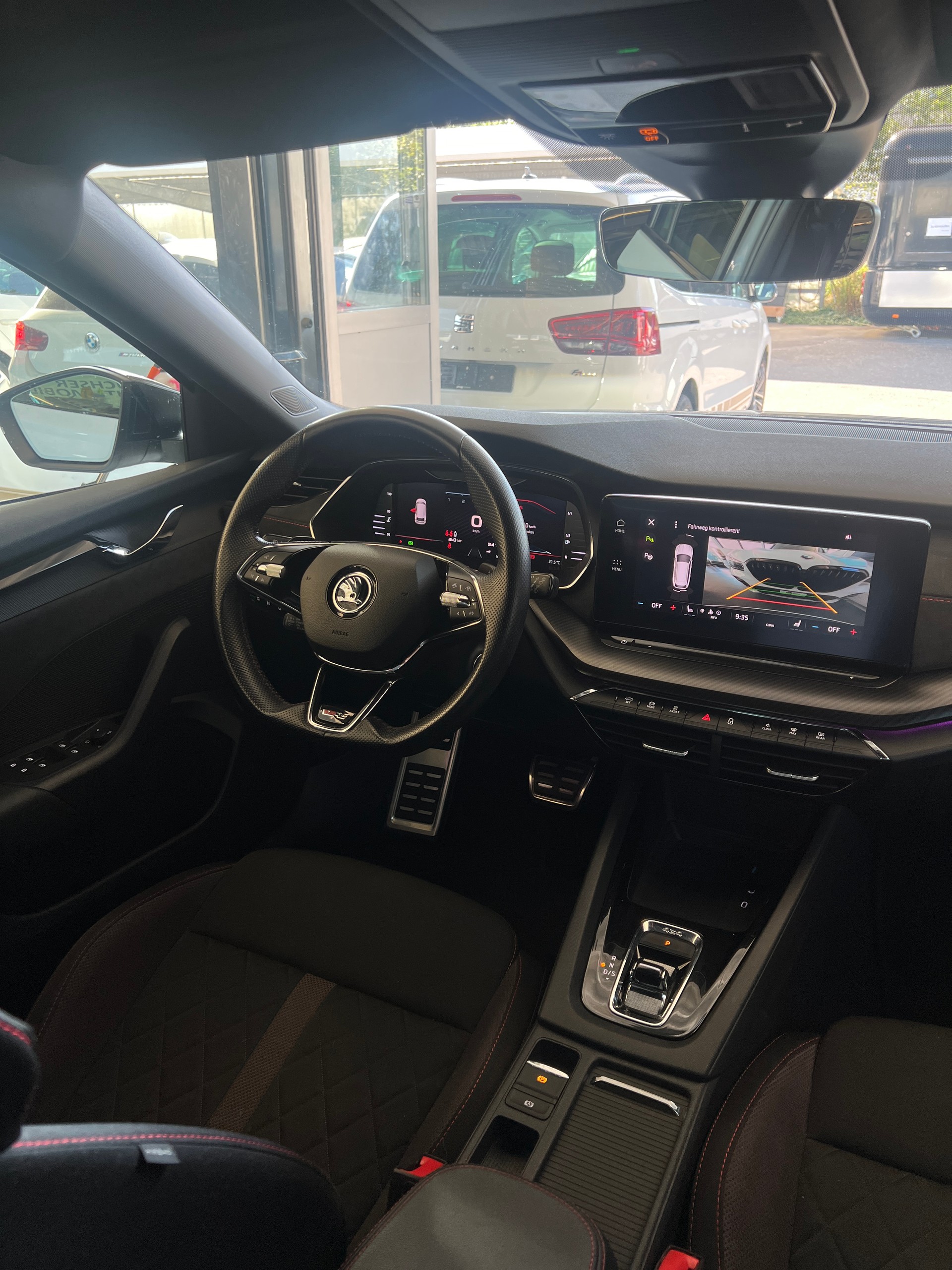 SKODA Octavia Combi 2.0 TDI DSG RS 4x4-image-9