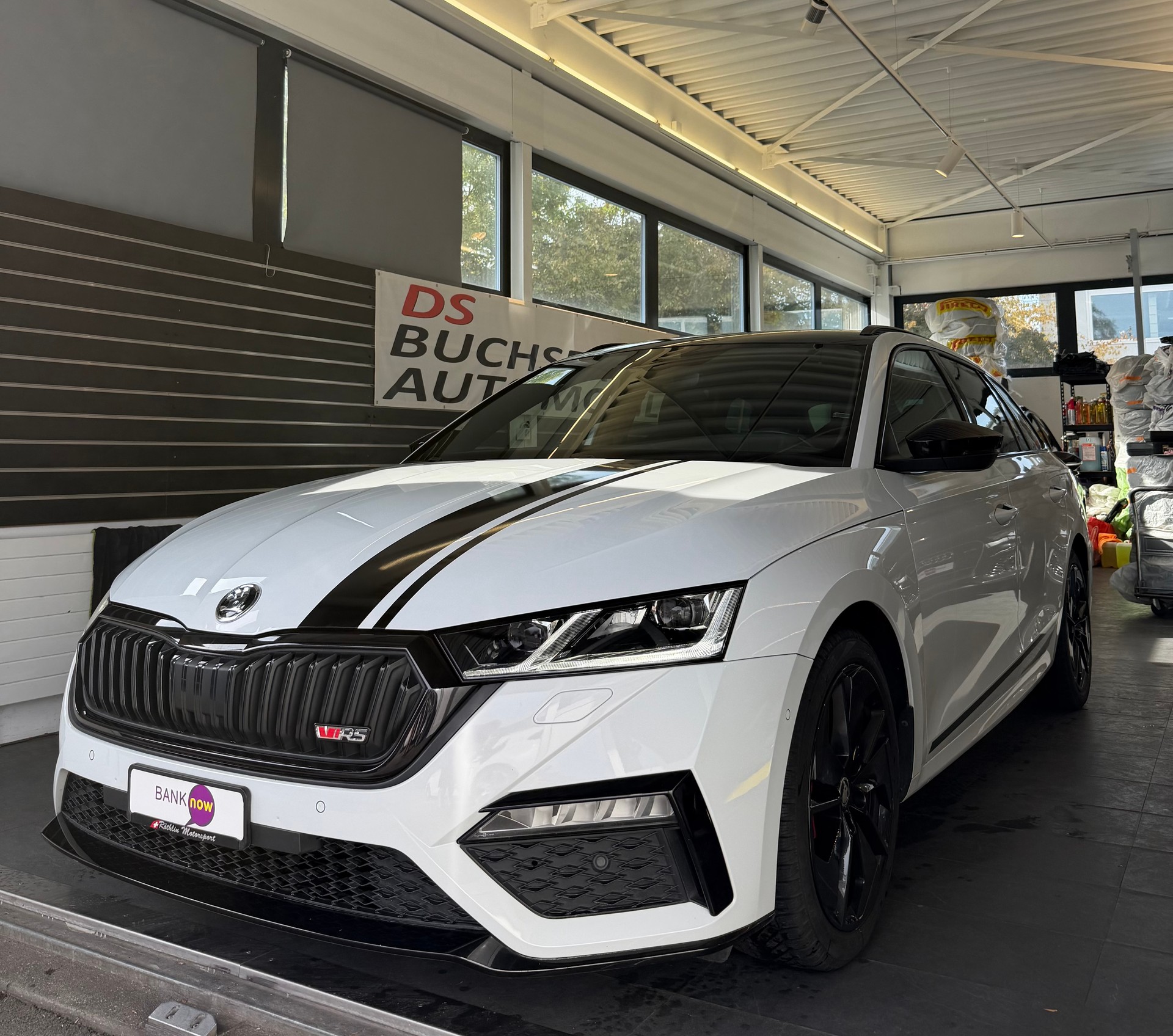 SKODA Octavia Combi 2.0 TDI DSG RS 4x4-image-1