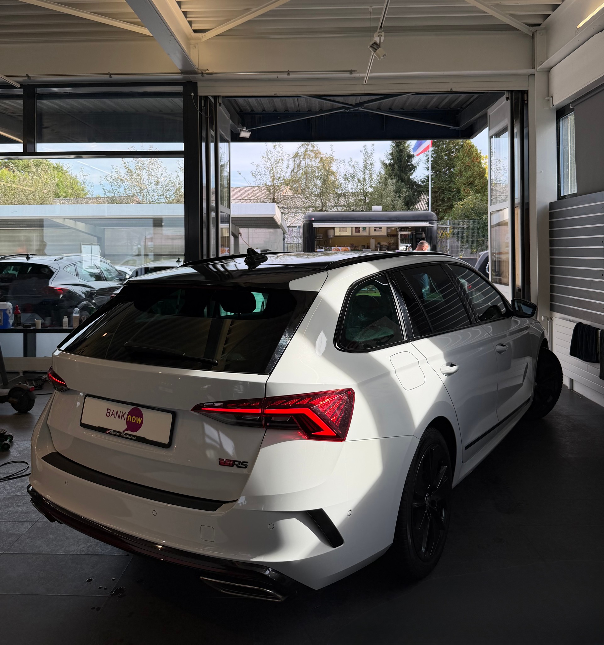 SKODA Octavia Combi 2.0 TDI DSG RS 4x4-image-4