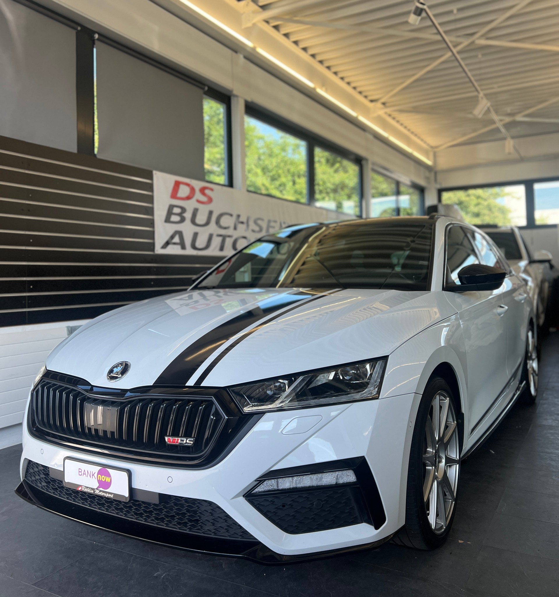 SKODA Octavia Combi 2.0 TDI DSG RS 4x4-image-1