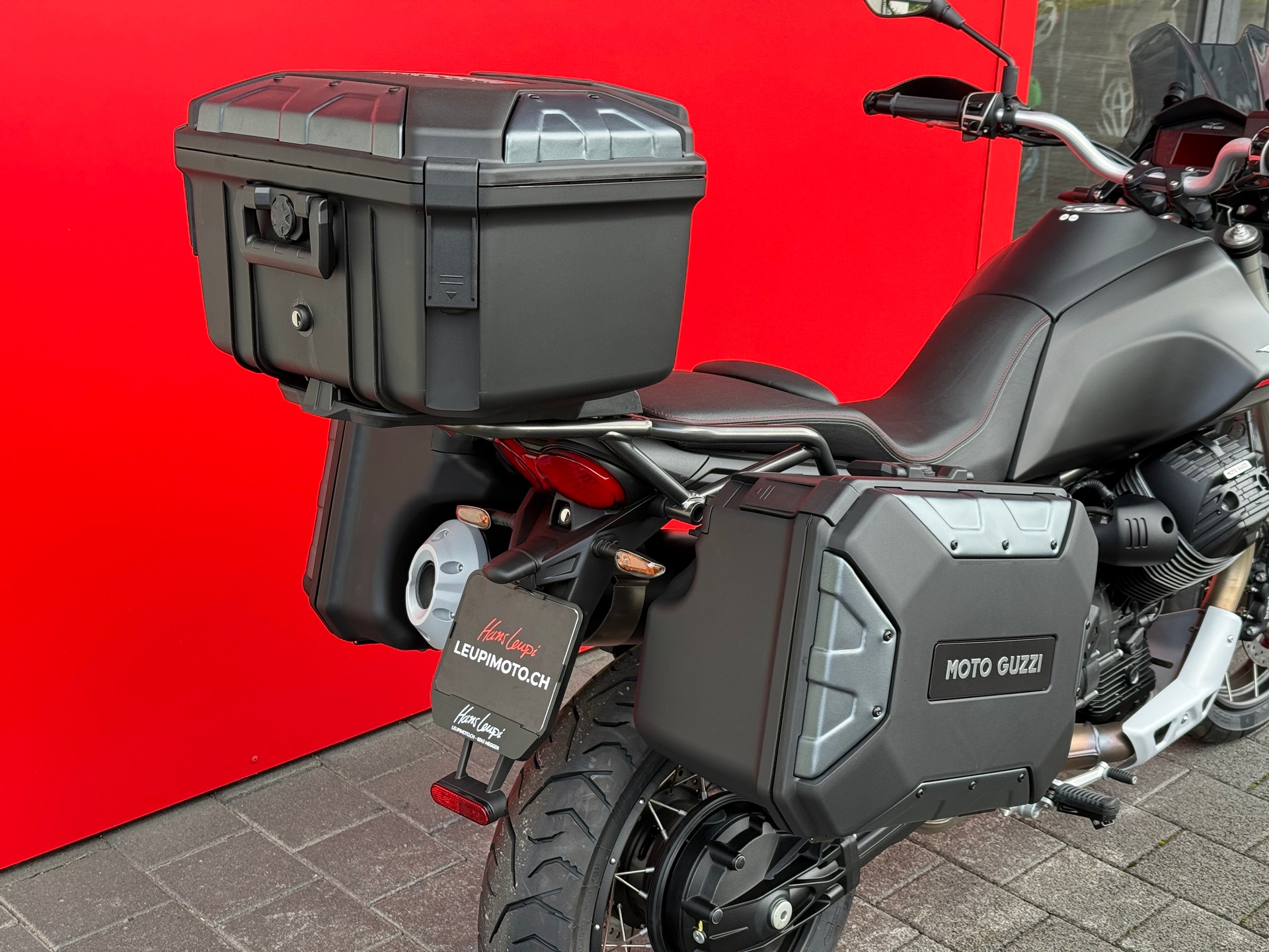 MOTO GUZZI V85 TT Touring-showroom-element-3
