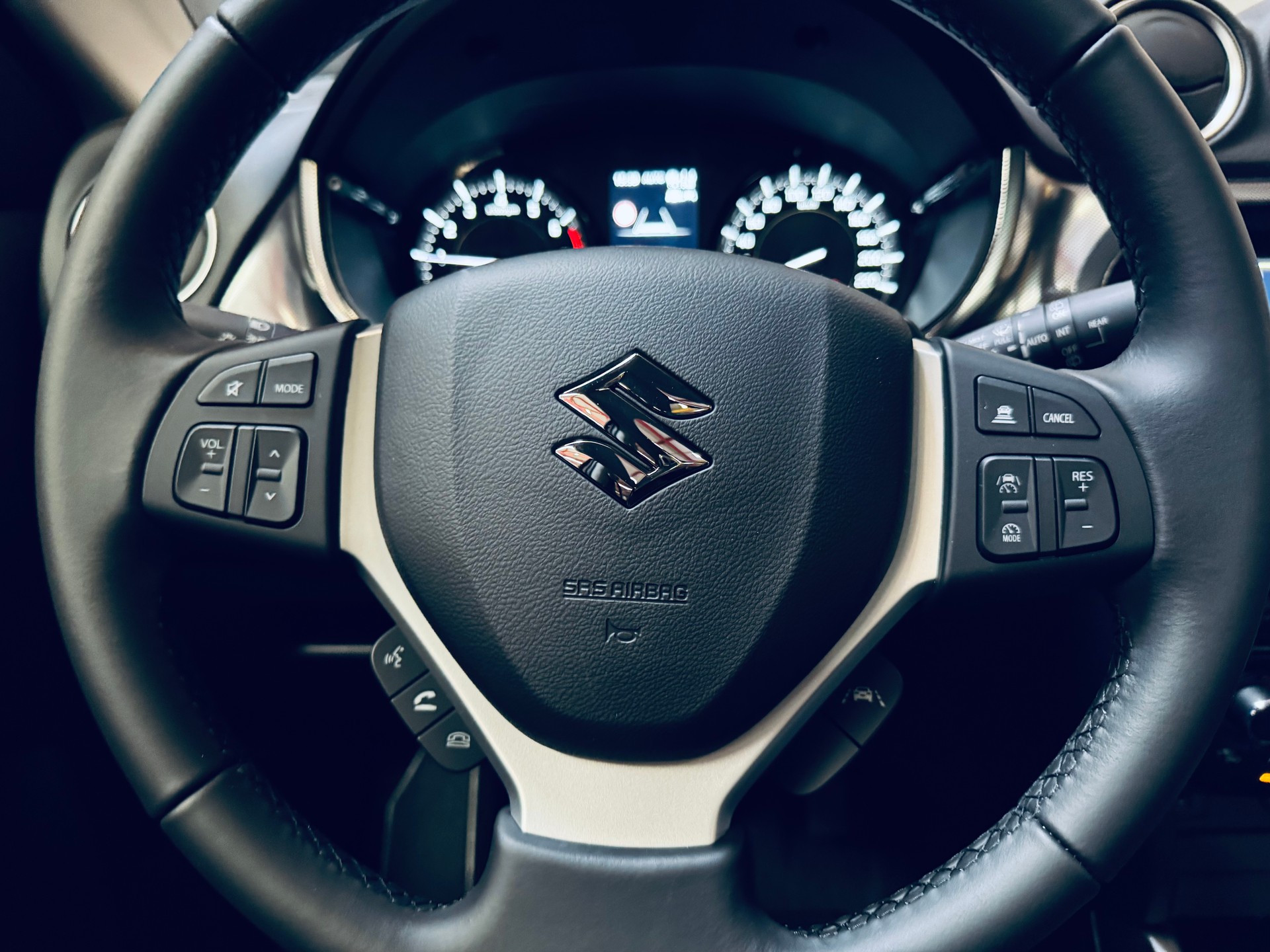 SUZUKI Vitara 1.5 Hybrid Compact Top 4x4 AGS-image-17