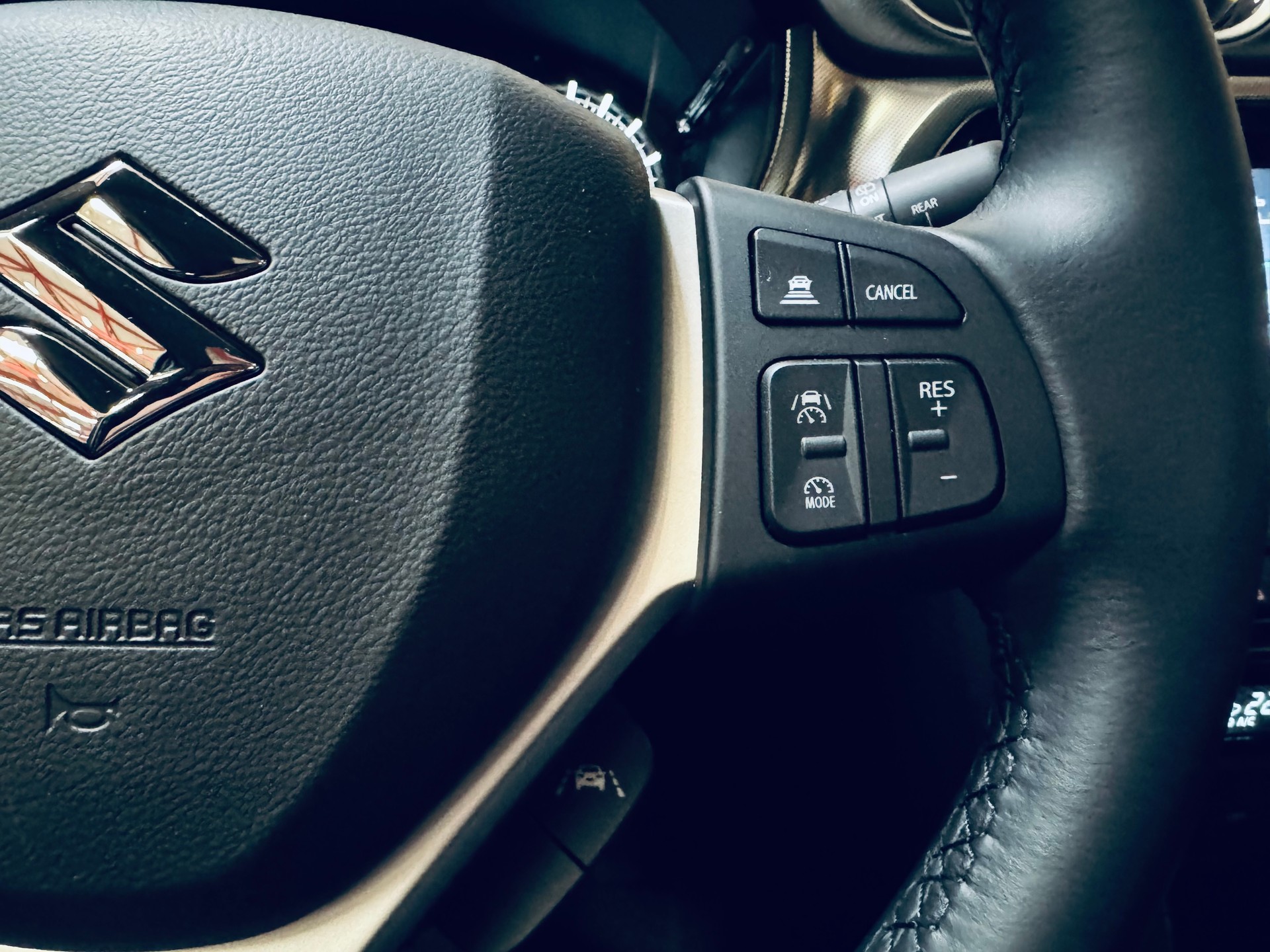 SUZUKI Vitara 1.5 Hybrid Compact Top 4x4 AGS-image-25