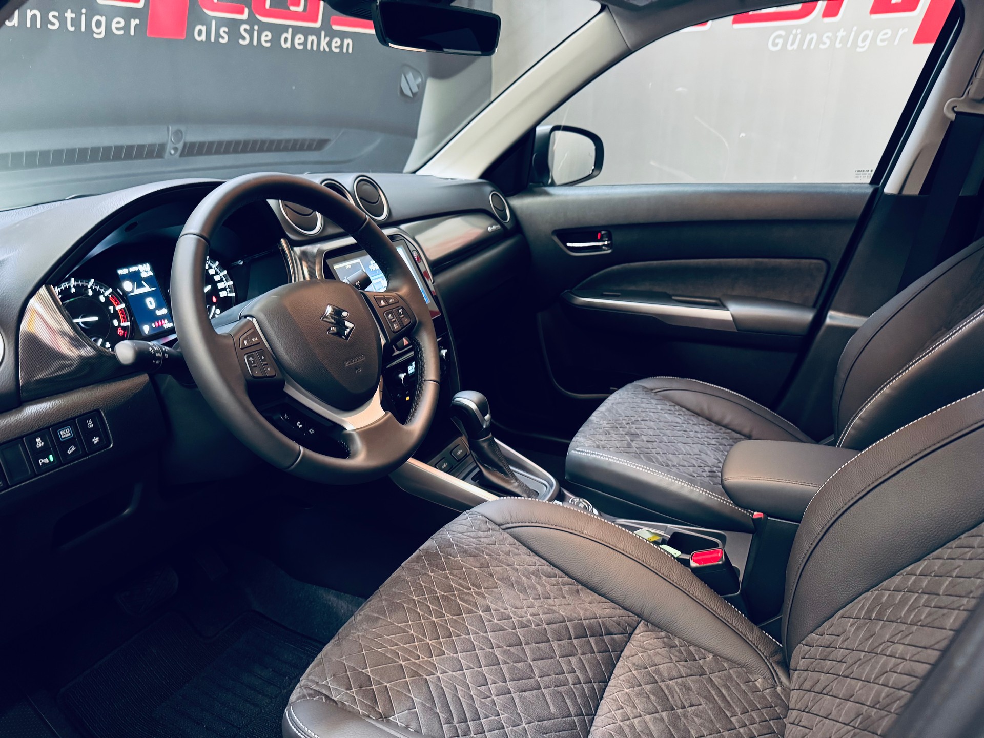 SUZUKI Vitara 1.5 Hybrid Compact Top 4x4 AGS-image-11