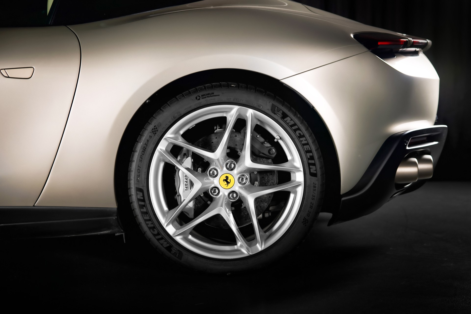 FERRARI Roma 3.9 V8 T / Ferrari Zürich B.I Collection-image-10