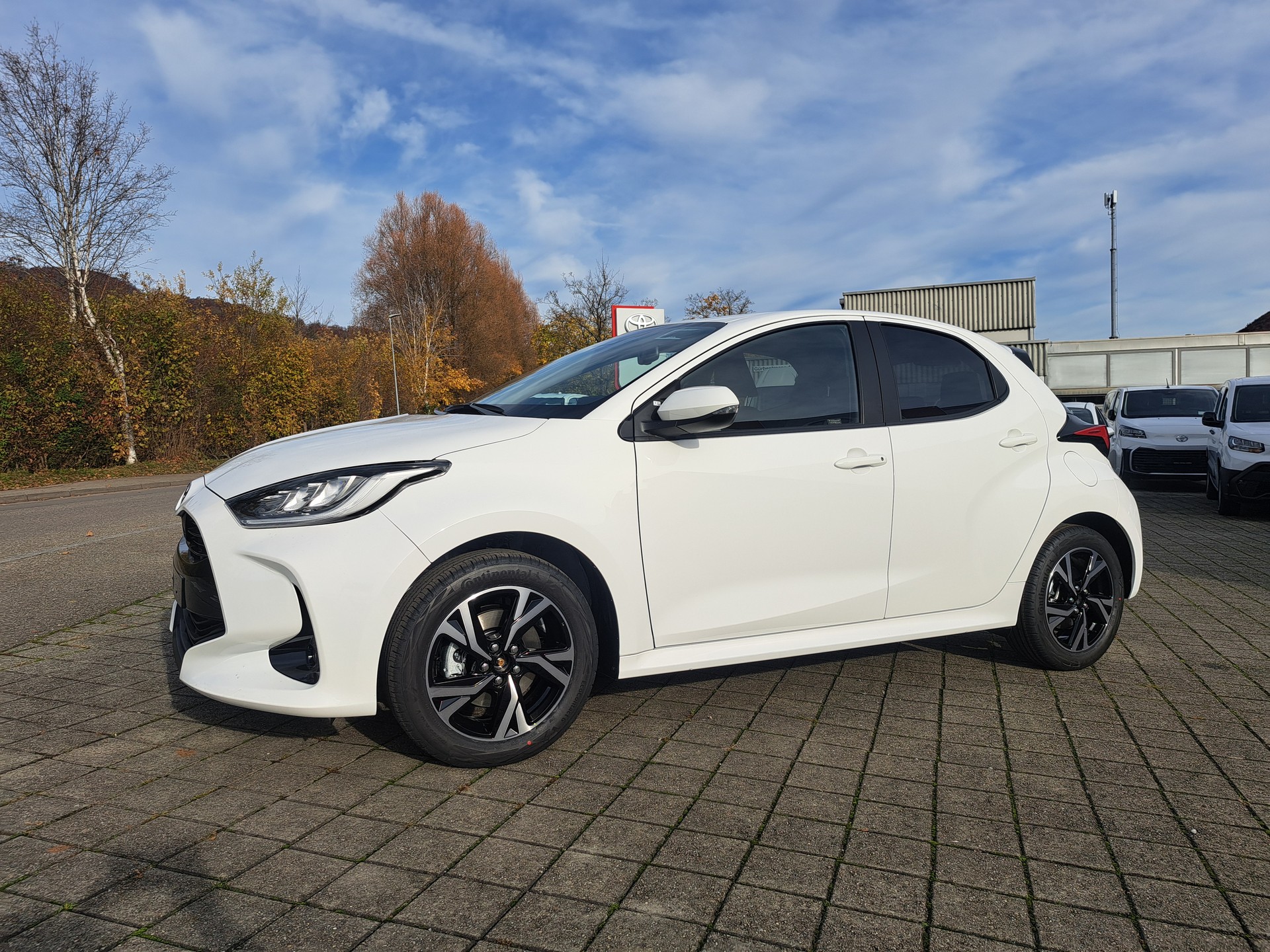 TOYOTA Yaris 1.5 Trend e-CVT-image-10