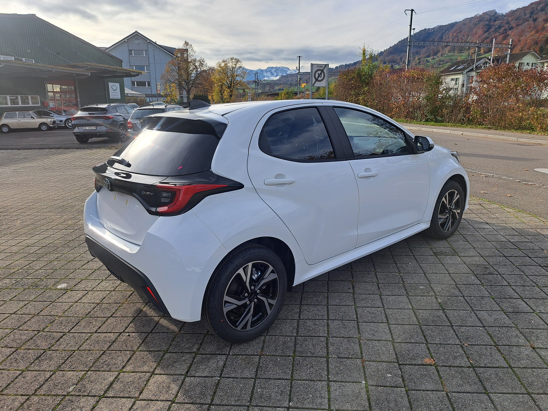 TOYOTA Yaris 1.5 Trend e-CVT-image-7