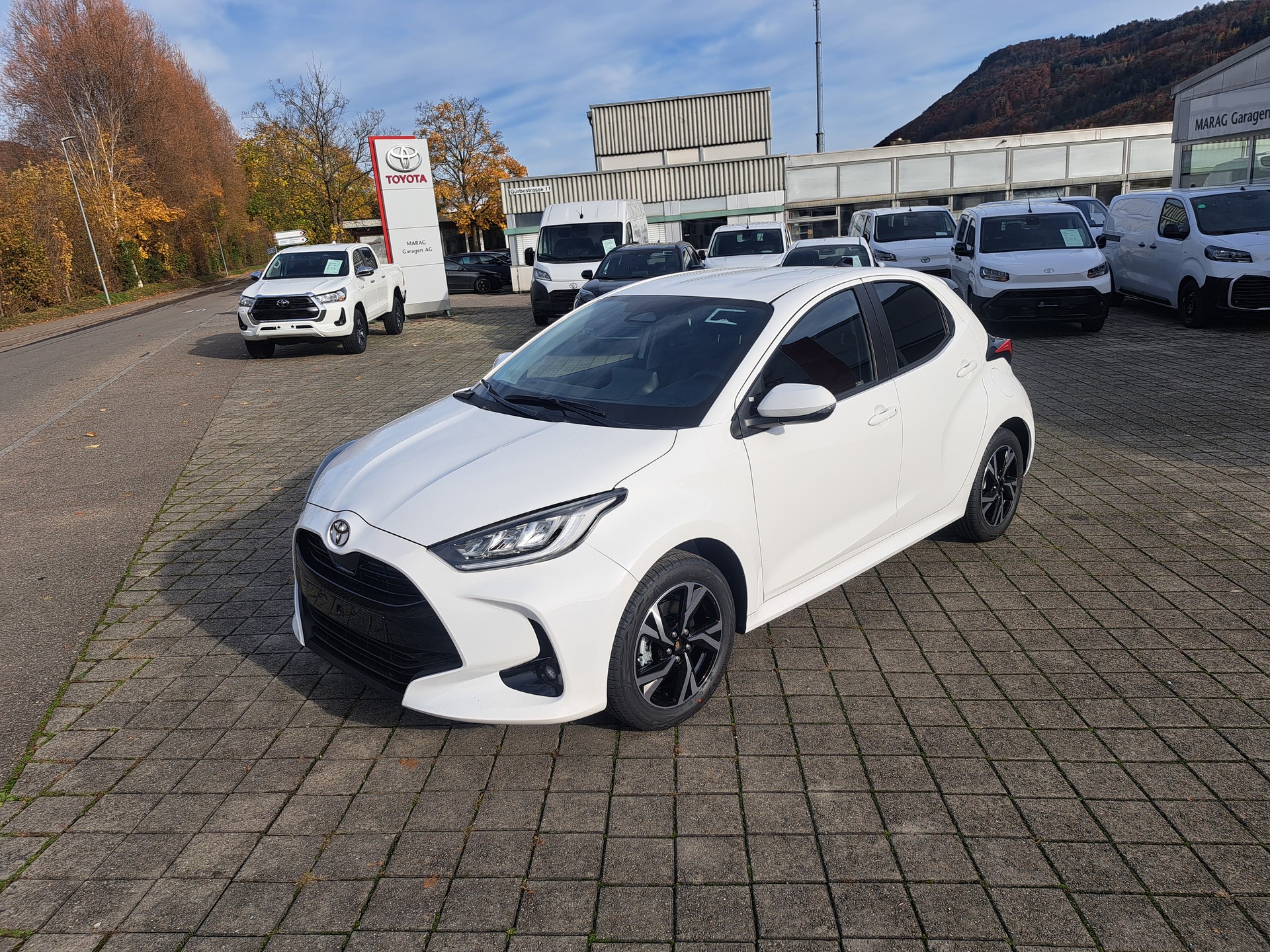 TOYOTA Yaris 1.5 Trend e-CVT-image-1