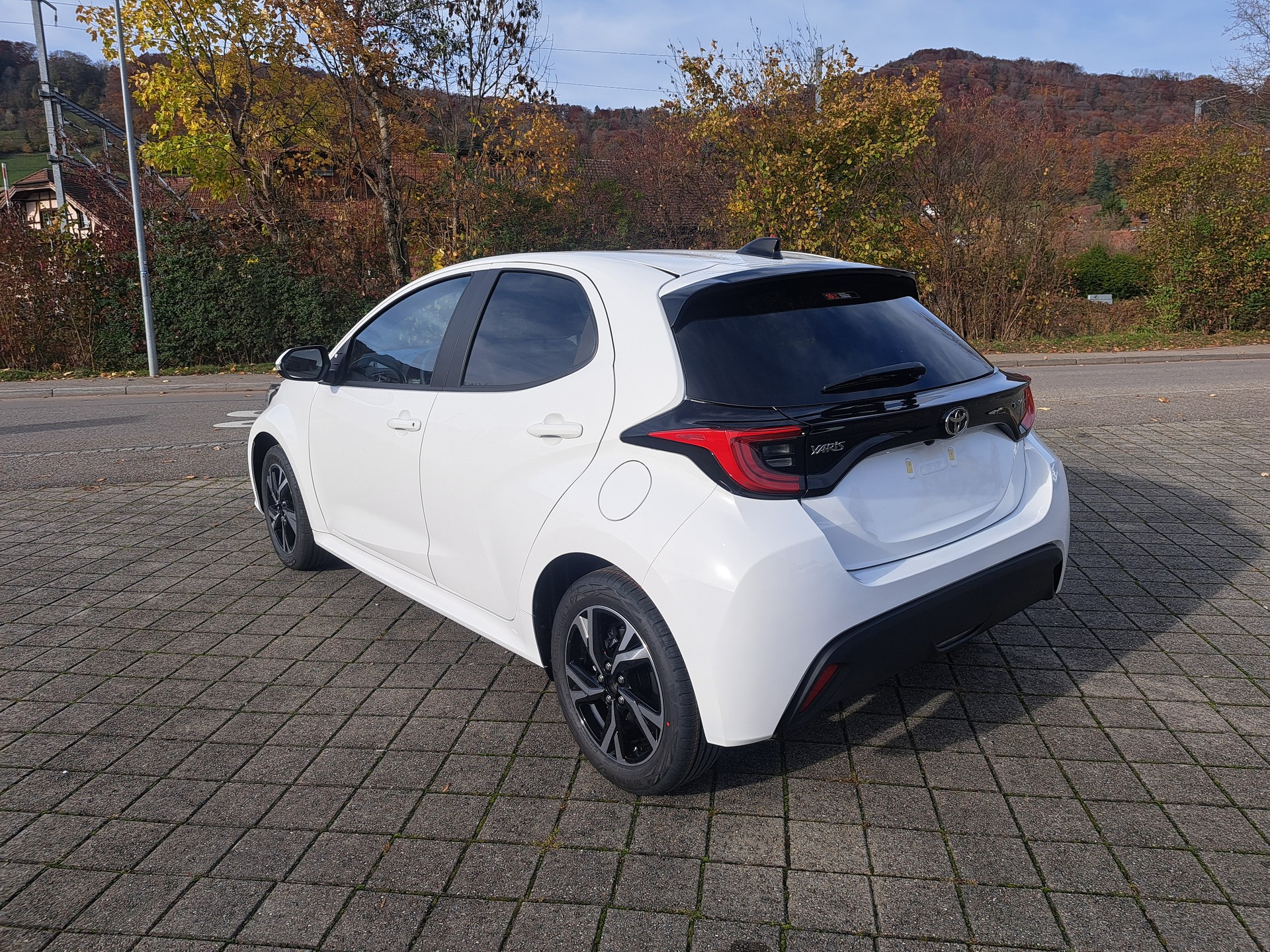 TOYOTA Yaris 1.5 Trend e-CVT-image-9