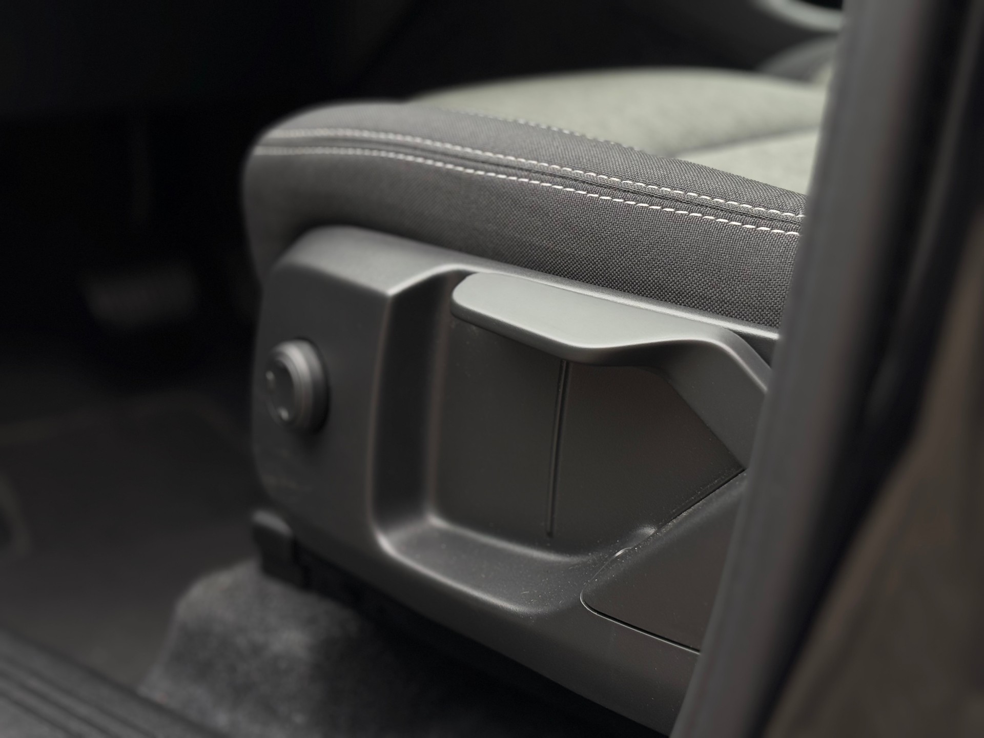 VOLVO XC40 2.0 B3 MH XCITE-image-14
