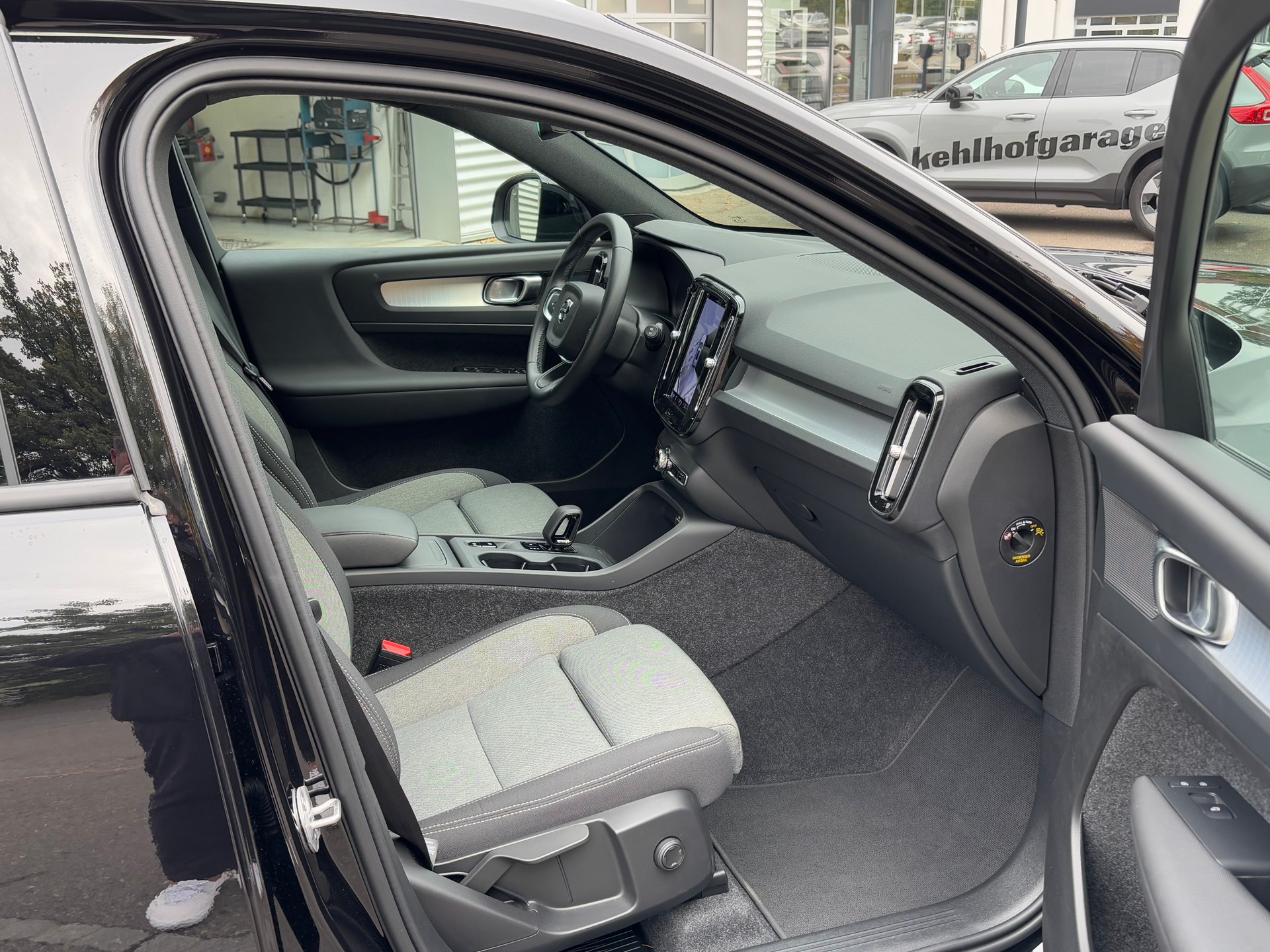 VOLVO XC40 2.0 B3 MH XCITE-image-6
