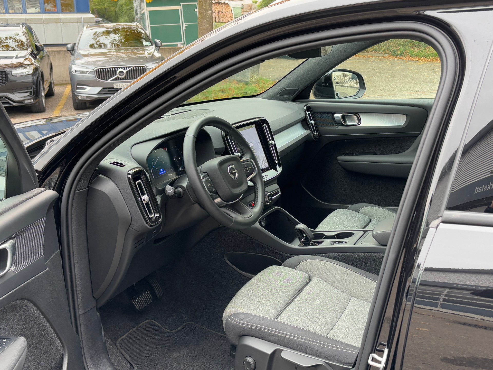 VOLVO XC40 2.0 B3 MH XCITE-image-2