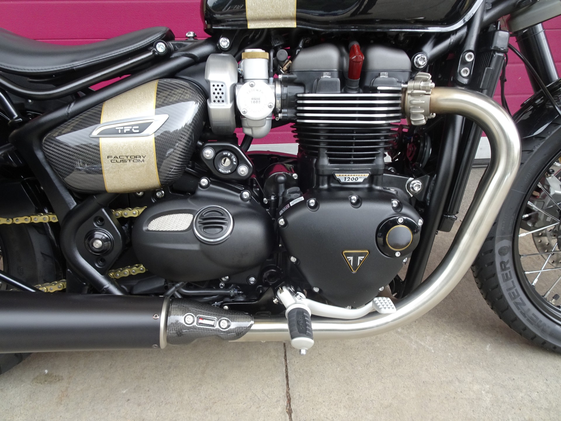 TRIUMPH Bonneville 1200 Bobber TFC-image-9