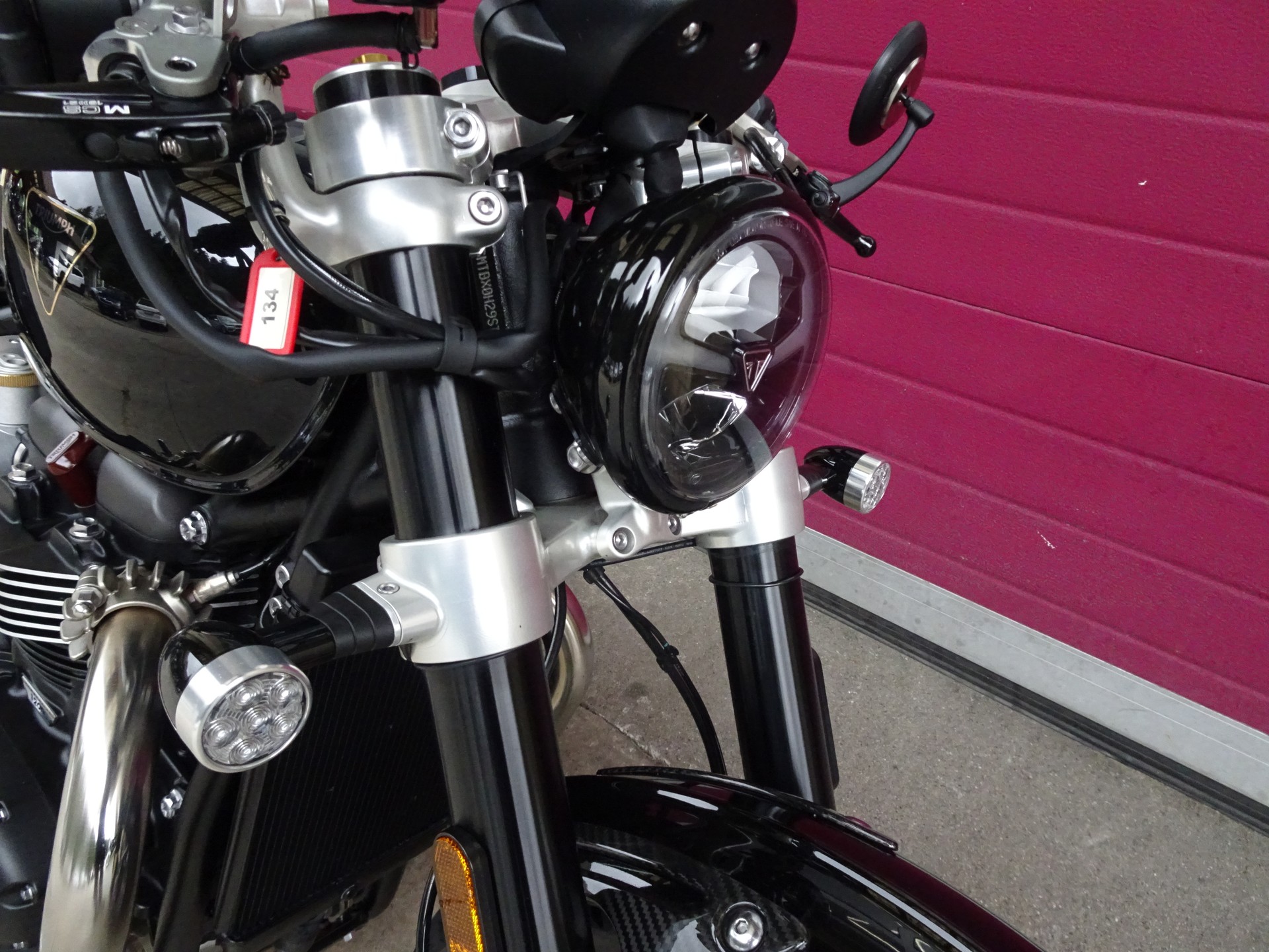 TRIUMPH Bonneville 1200 Bobber TFC-image-11