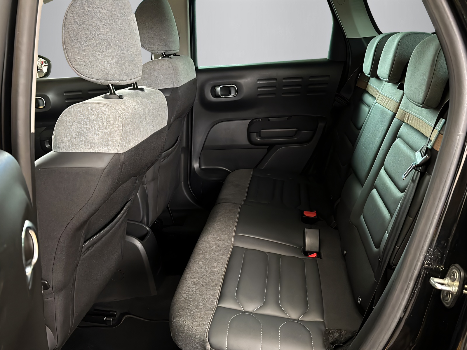 CITROEN C3 Aircross 1.2 PureTech 130 Swiss Edition-image-11