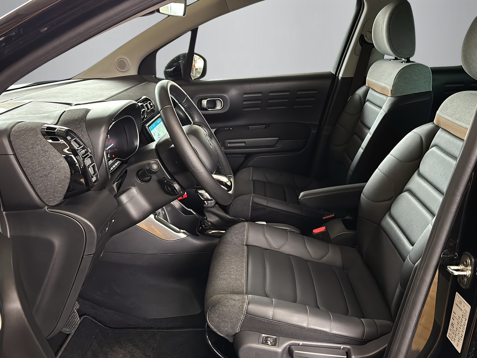 CITROEN C3 Aircross 1.2 PureTech 130 Swiss Edition-image-10
