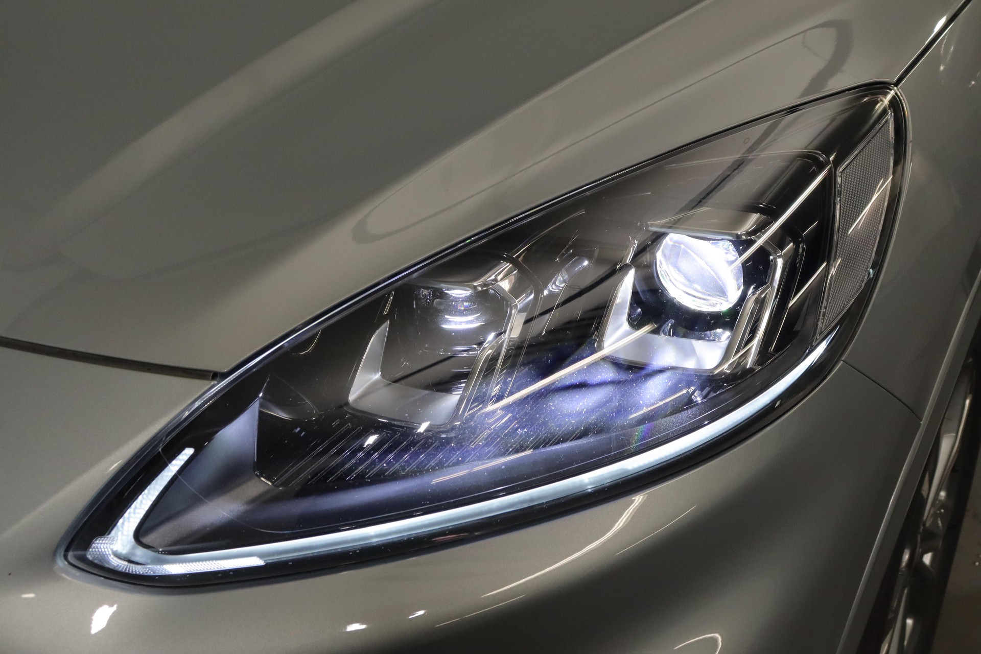 FORD Kuga 2.0 EcoBlue ST-Line-image-16