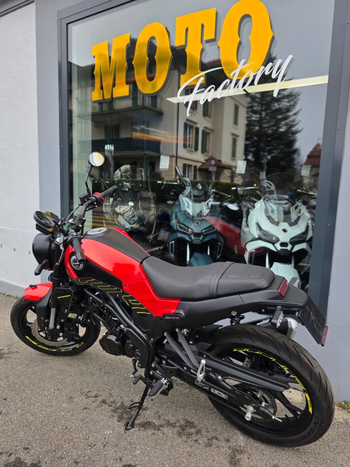 BENELLI Leoncino 125-showroom-element-3