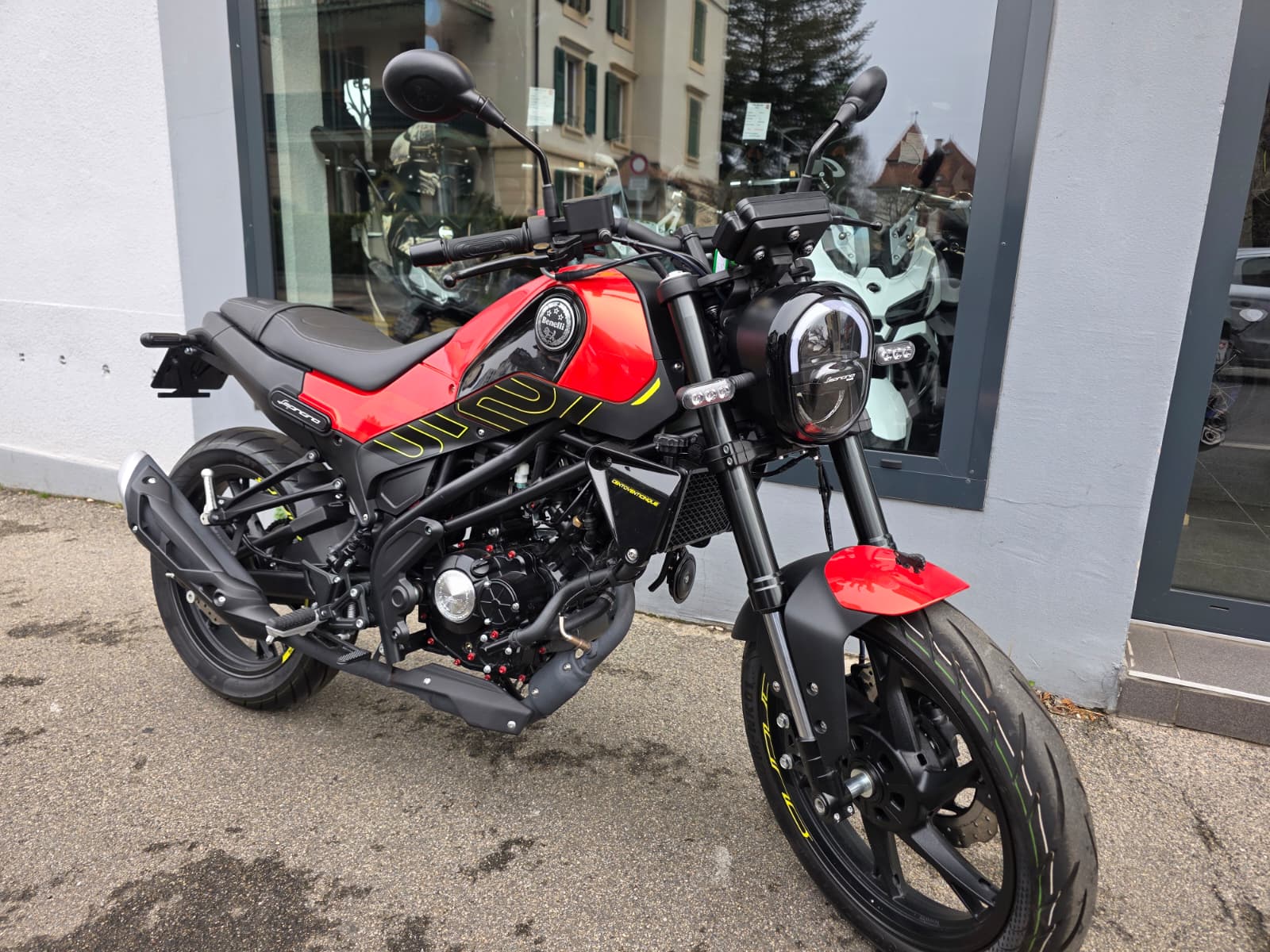 BENELLI Leoncino 125-showroom-element-1