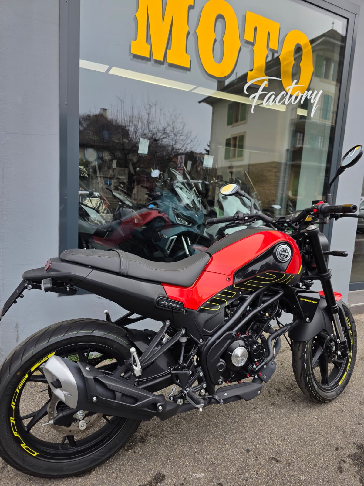 BENELLI Leoncino 125-showroom-element-2