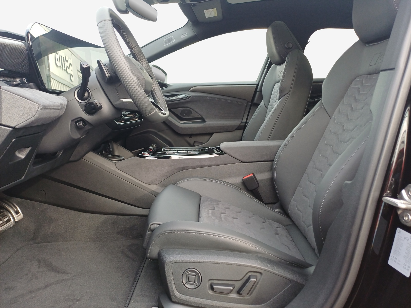AUDI A6 Avant e-tron quattro-image-7