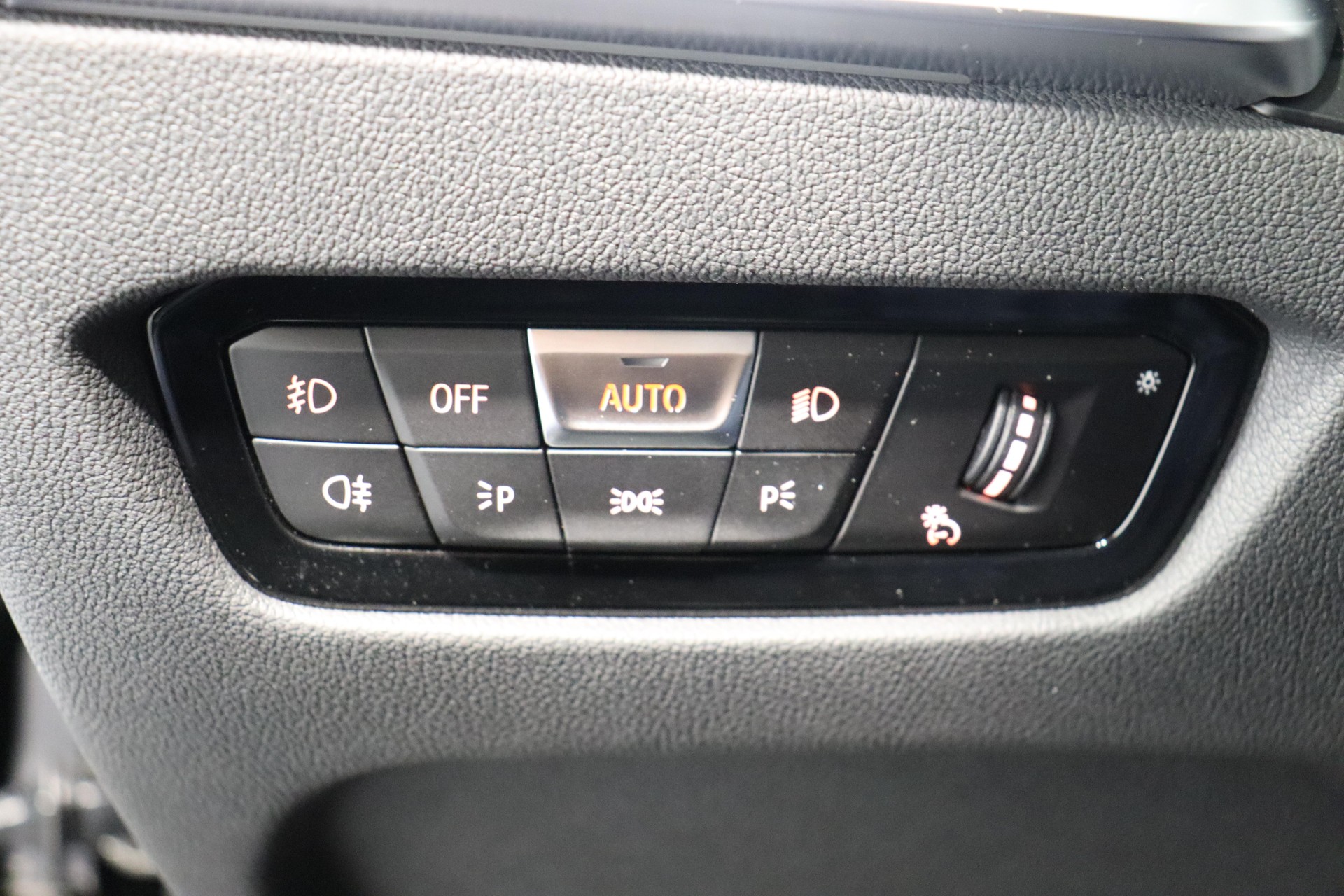BMW 330i xDrive Touring-image-17