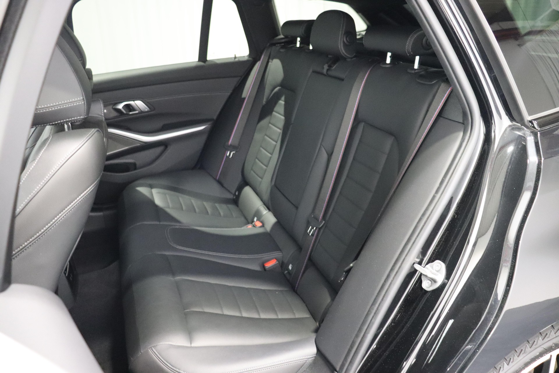 BMW 330i xDrive Touring-image-11
