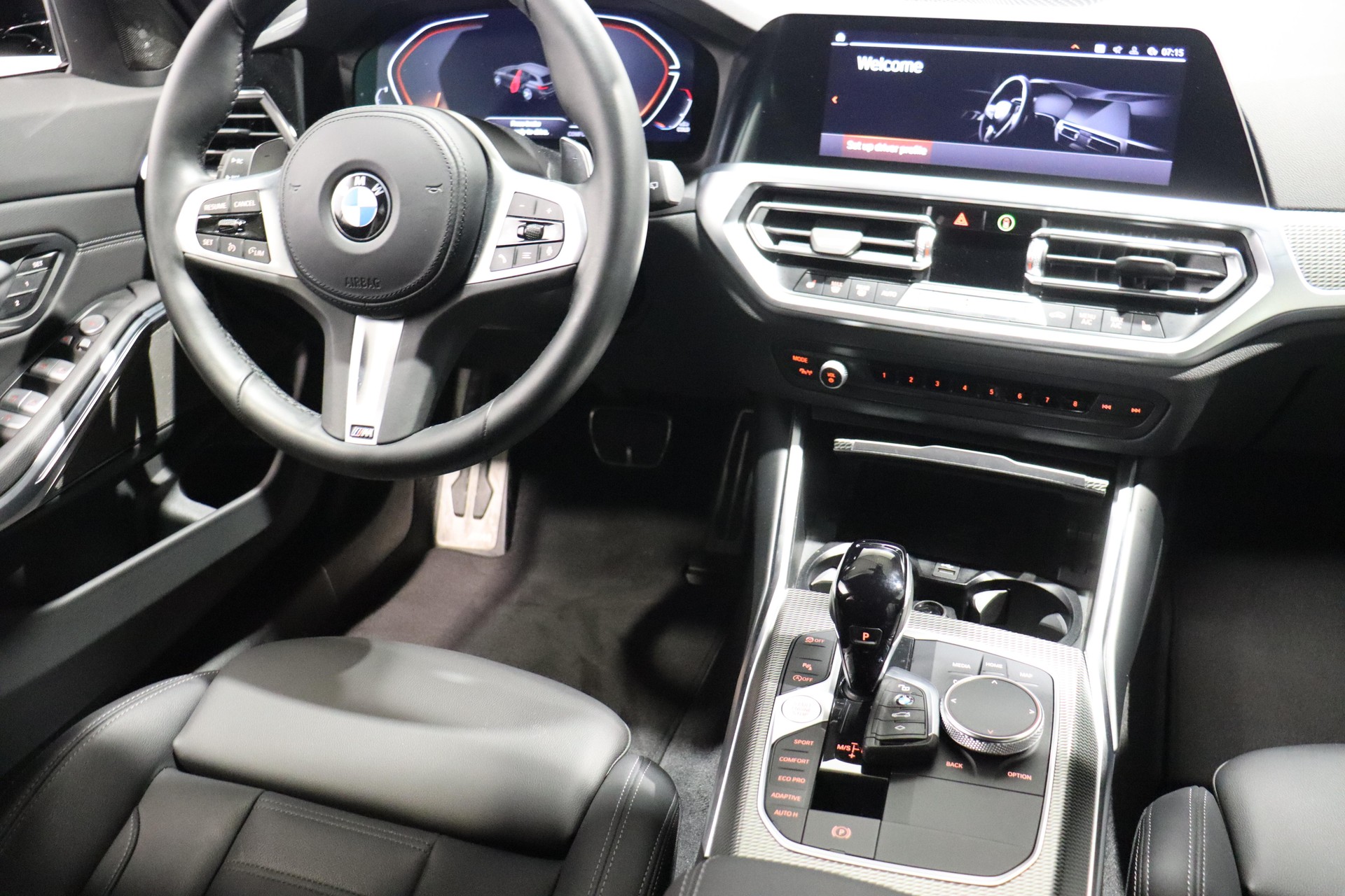 BMW 330i xDrive Touring-image-8