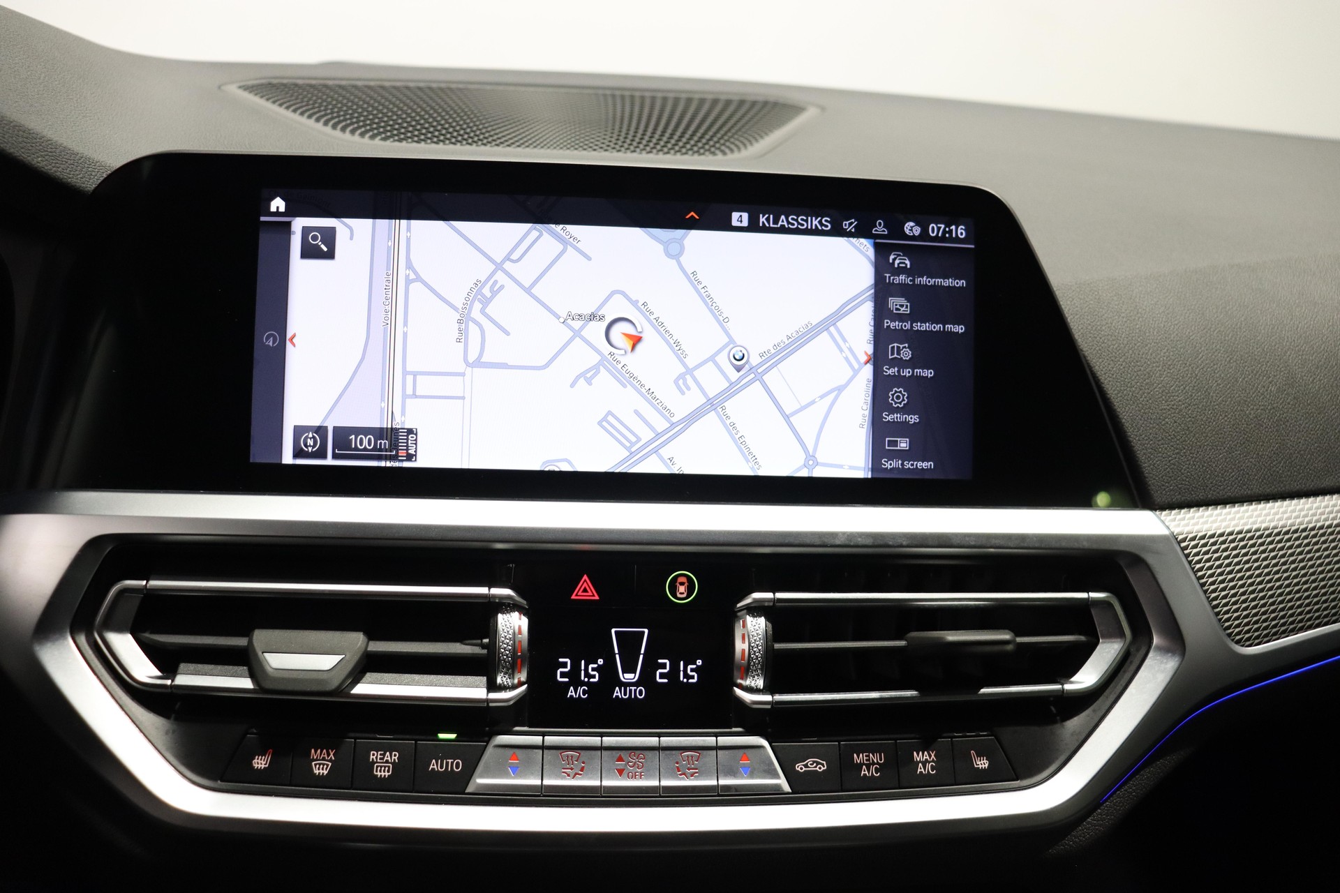 BMW 330i xDrive Touring-image-19