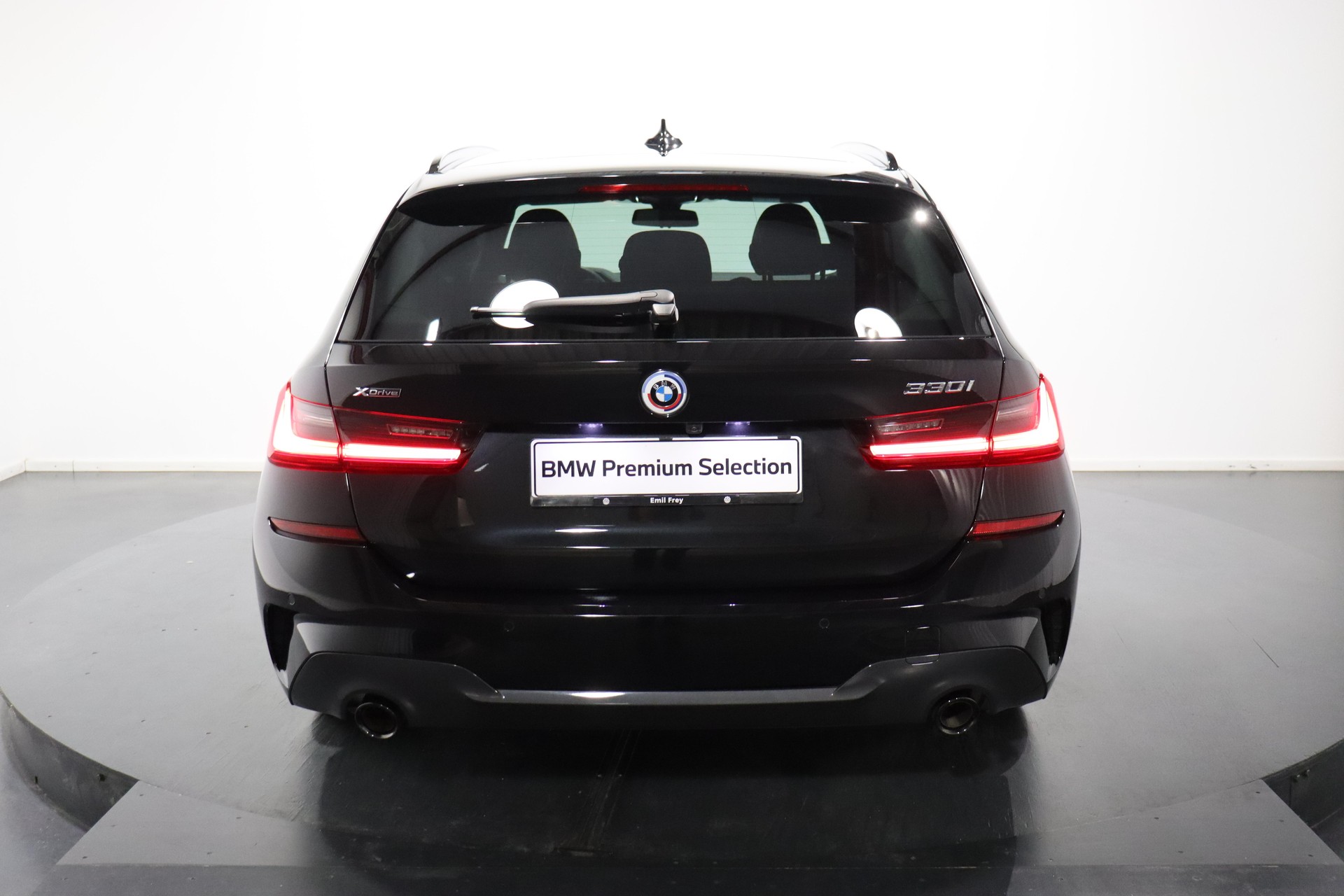 BMW 330i xDrive Touring-image-3