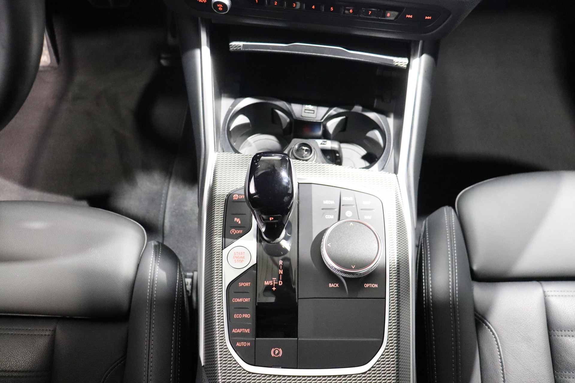 BMW 330i xDrive Touring-image-14