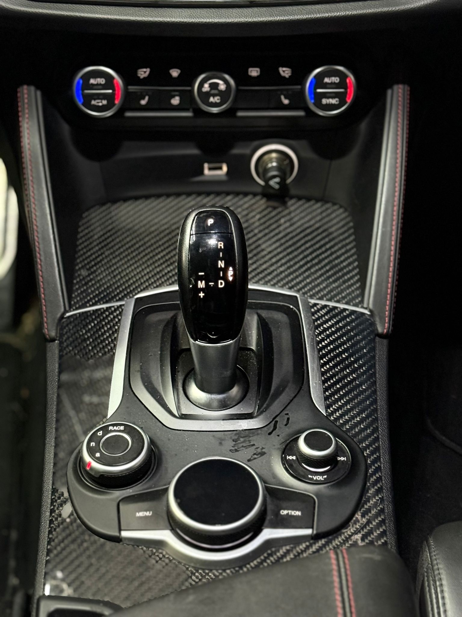 ALFA ROMEO Stelvio 2.9 V6 Quadrifoglio Q4 Automatic / Carbon / Panoramadach / Alcantara-image-16