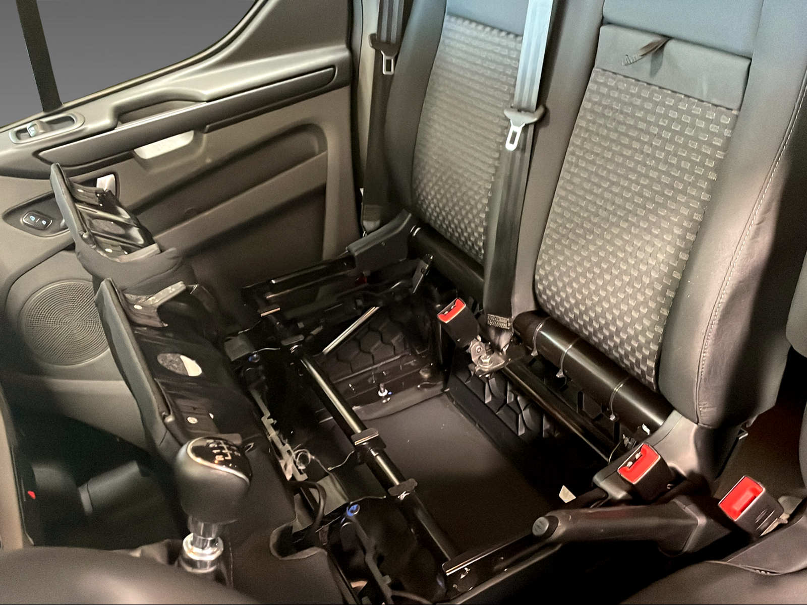FORD Transit C Kombi 320 L2 2.0 TDCi 150 Trend-image-9