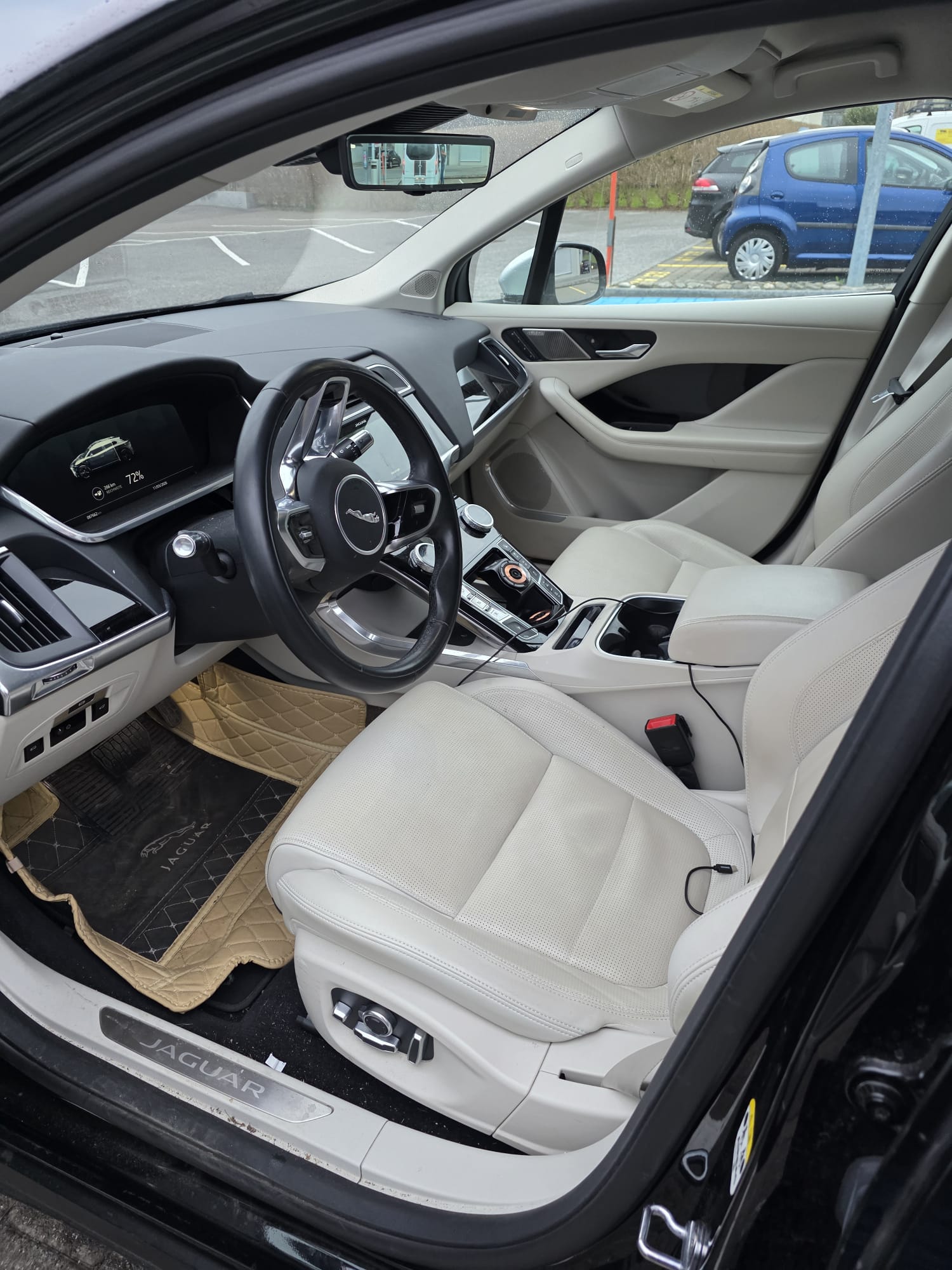 JAGUAR I-Pace EV400 HSE AWD (11 kW AC, 3-phasig)-image-4
