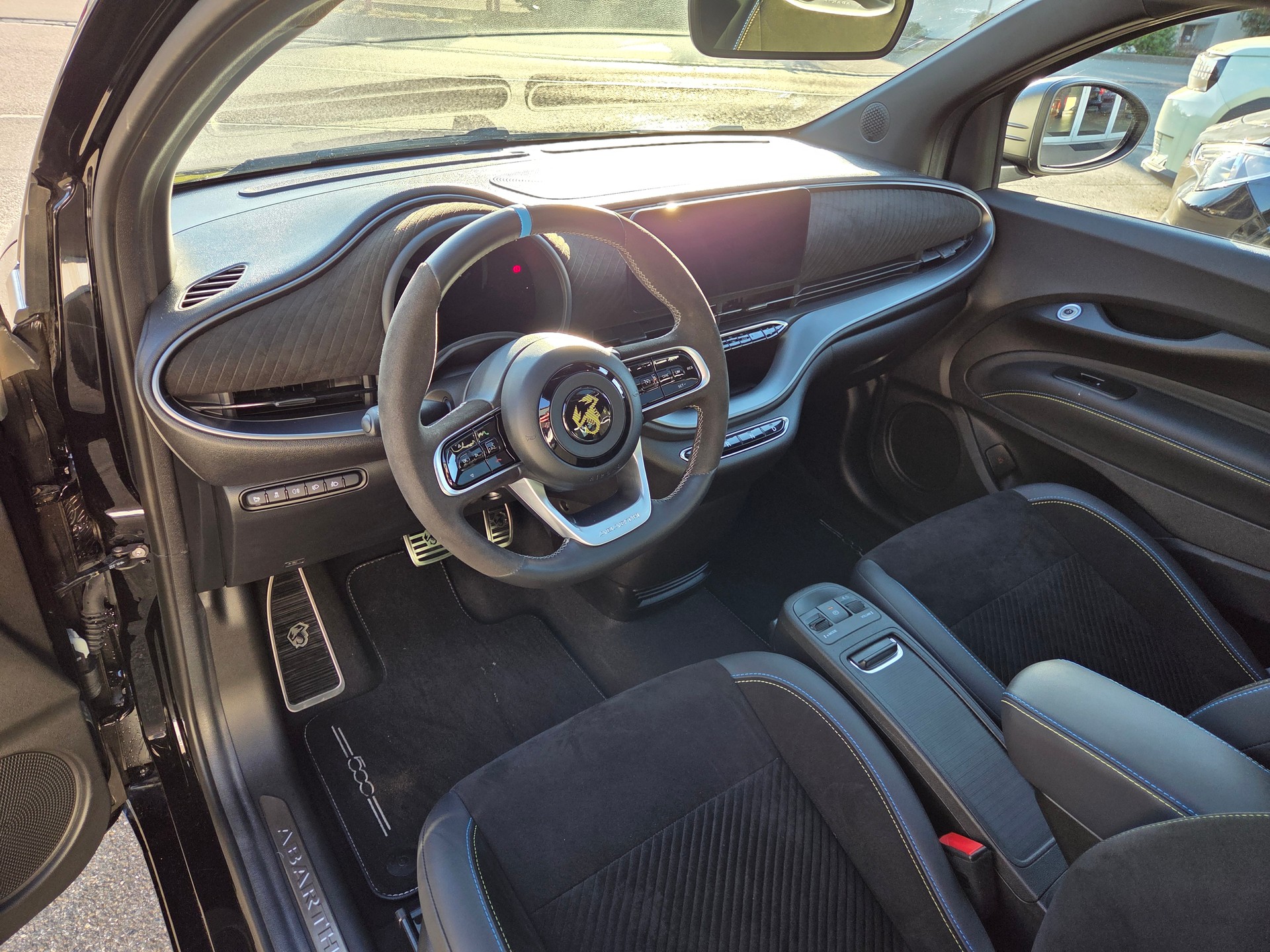 FIAT Abarth 500e Turismo-image-7