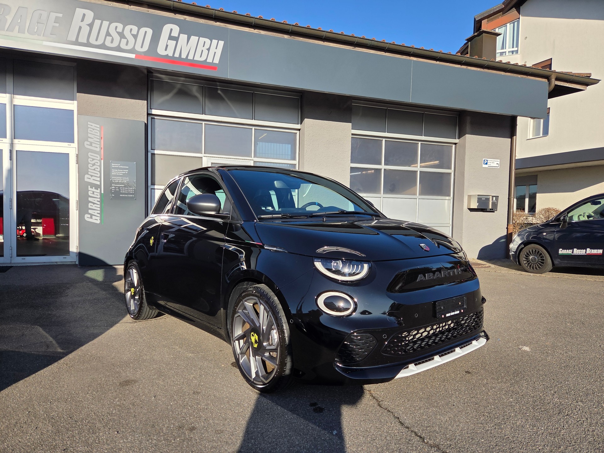 FIAT Abarth 500e Turismo-showroom-element-2