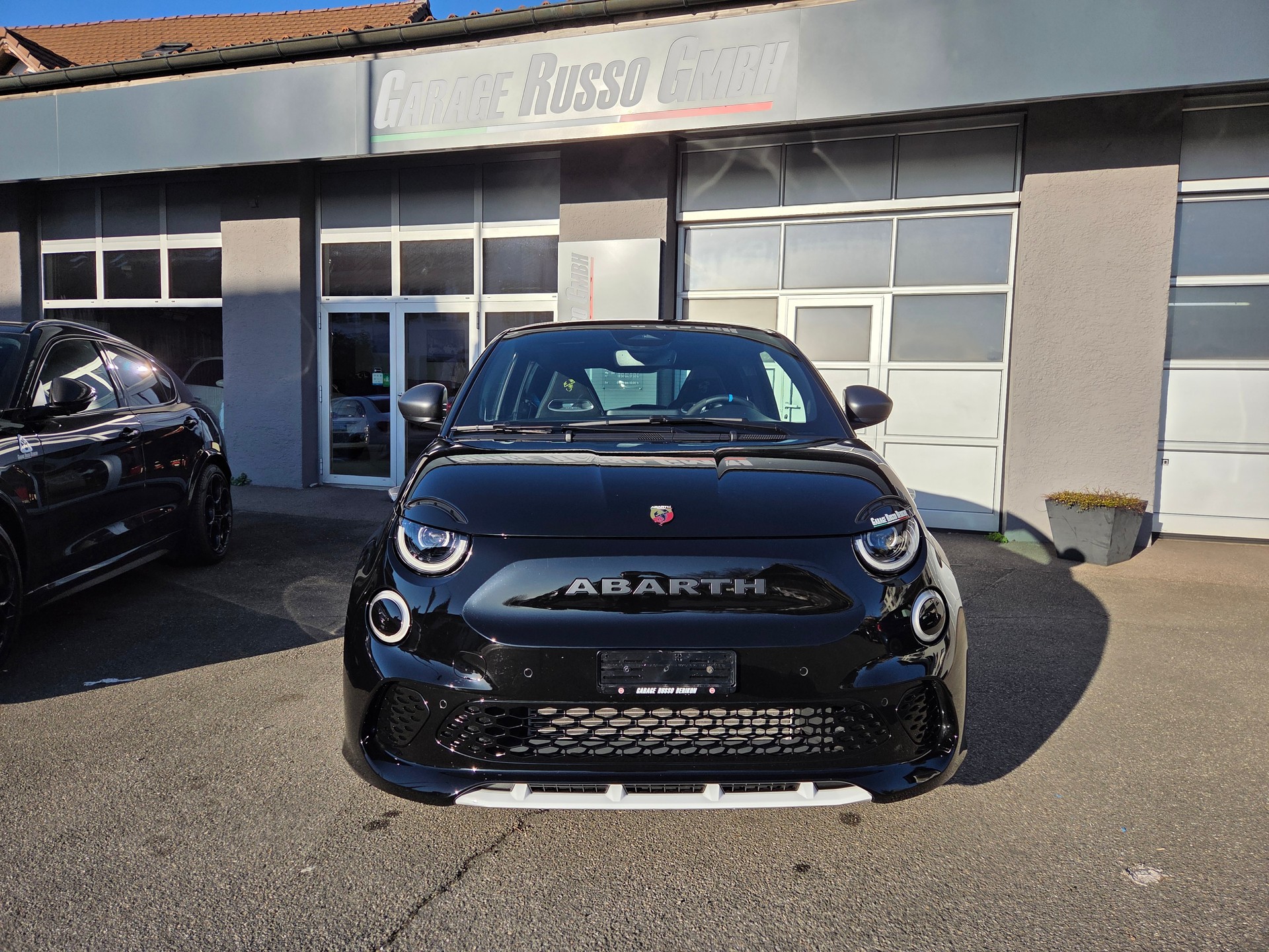 FIAT Abarth 500e Turismo-showroom-element-1