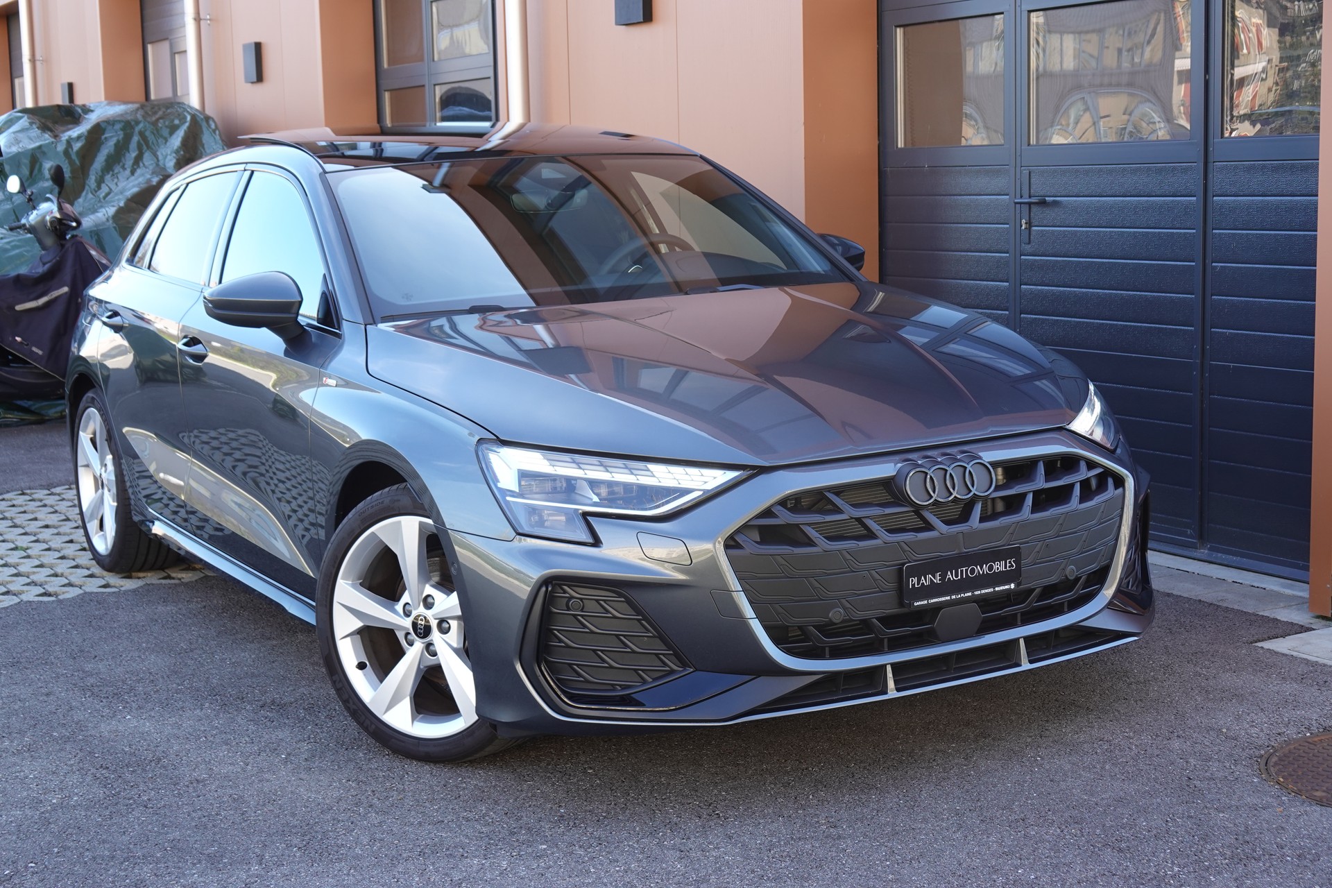 AUDI A3 Limousine 35 TFSI S-Line S-tronic - "Toit Ouvrant * Son B&O * Pack S-Line * Temp. Adapt * Drive Select * Caméra * Lum. Ambia"-image-2