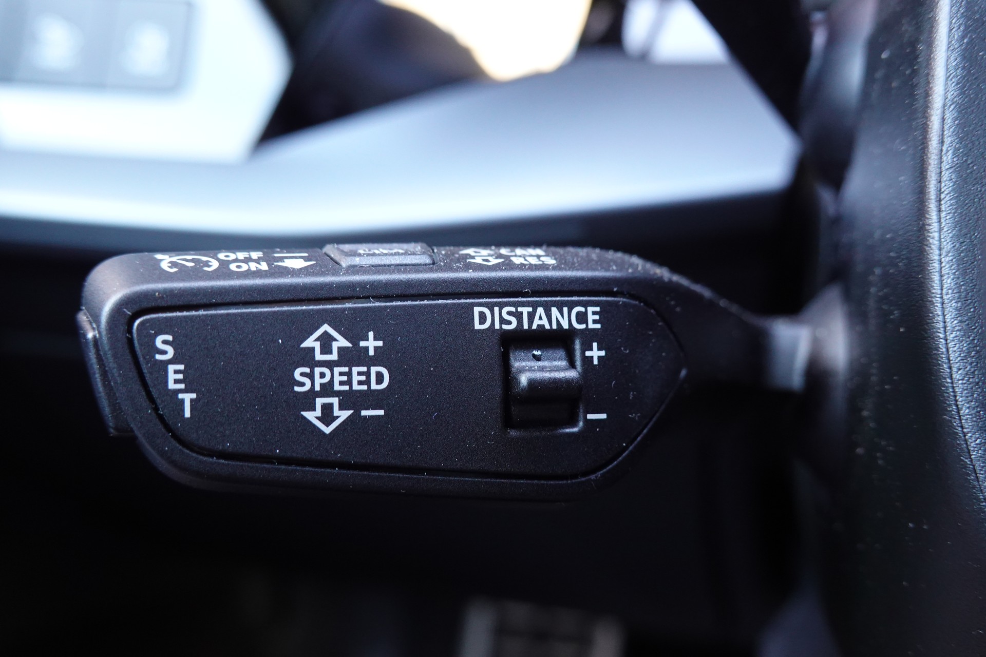 AUDI A3 Limousine 35 TFSI S-Line S-tronic - "Toit Ouvrant * Son B&O * Pack S-Line * Temp. Adapt * Drive Select * Caméra * Lum. Ambia"-image-15