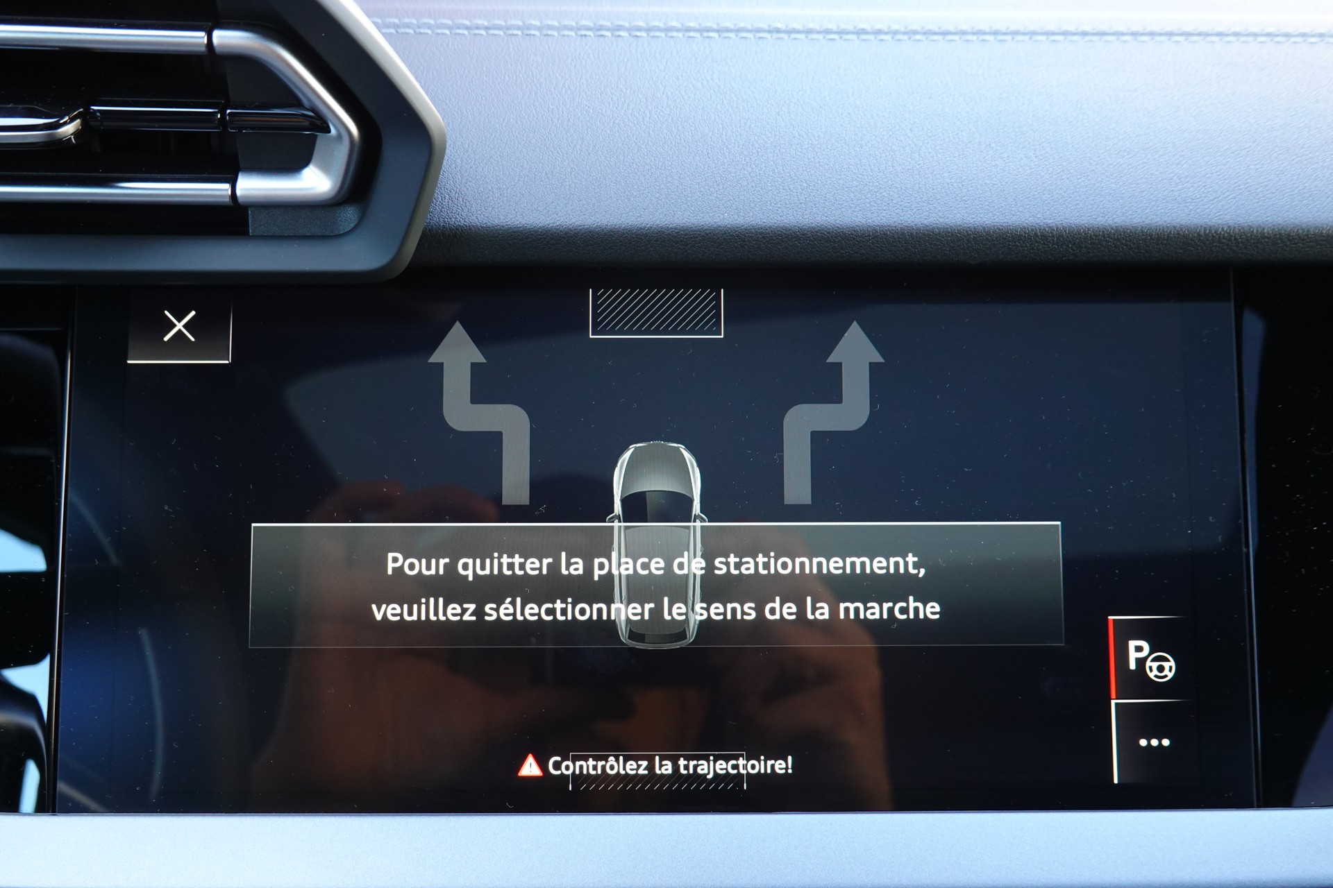 AUDI A3 Limousine 35 TFSI S-Line S-tronic - "Toit Ouvrant * Son B&O * Pack S-Line * Temp. Adapt * Drive Select * Caméra * Lum. Ambia"-image-24